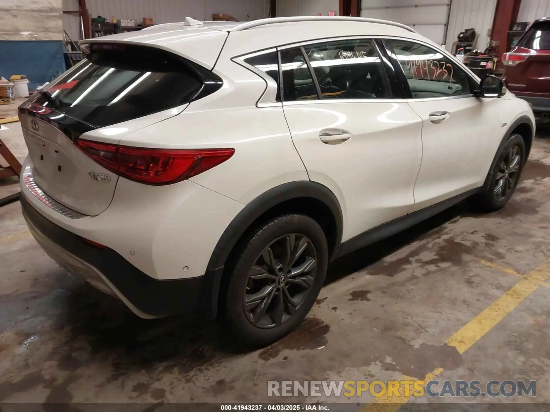 4 fotografías del automóvil dañado SJKCH5CR6KA008658 INFINITI QX30 2019