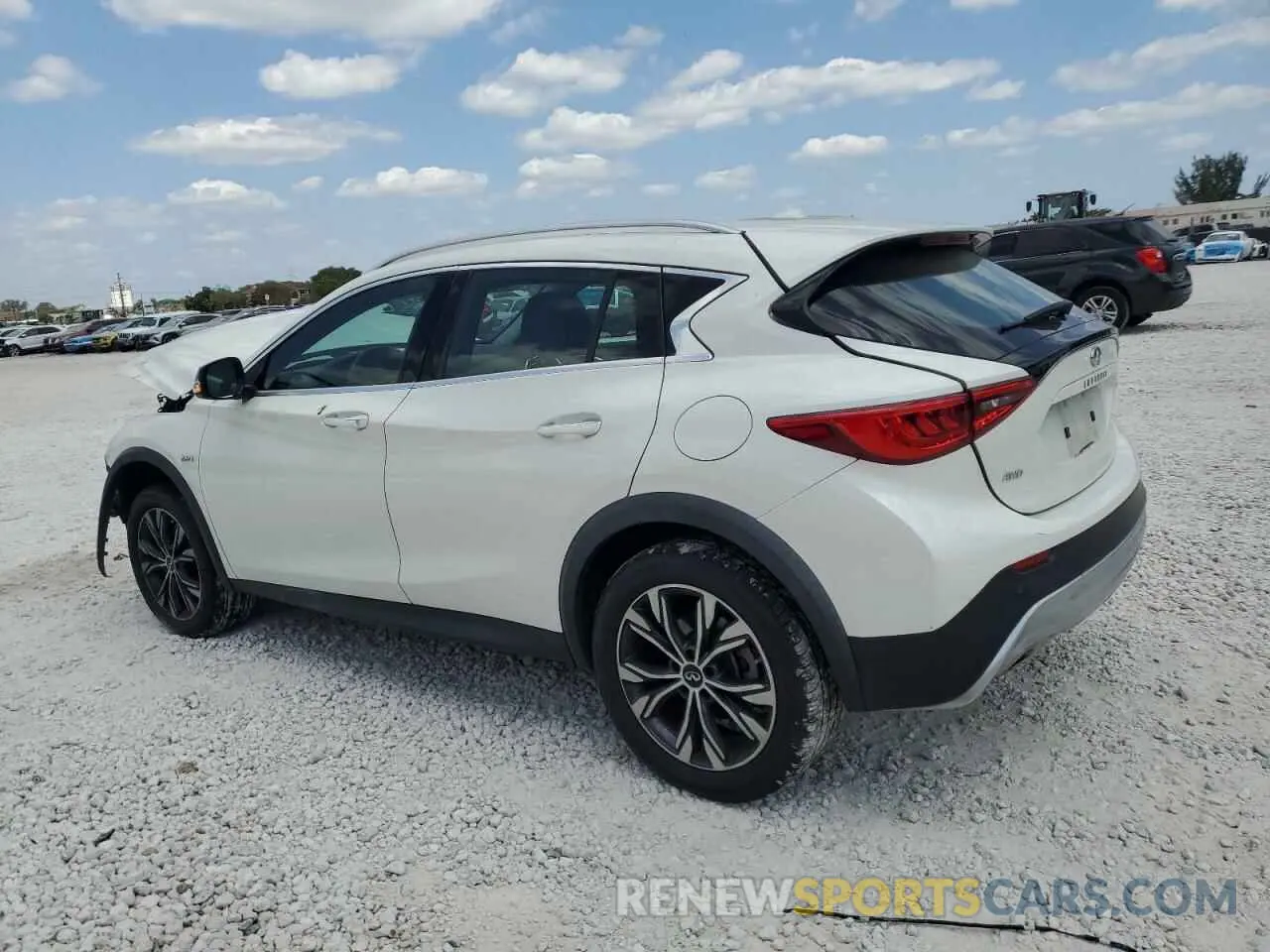 2 fotografías del automóvil dañado SJKCH5CR7KA009141 INFINITI QX30 2019