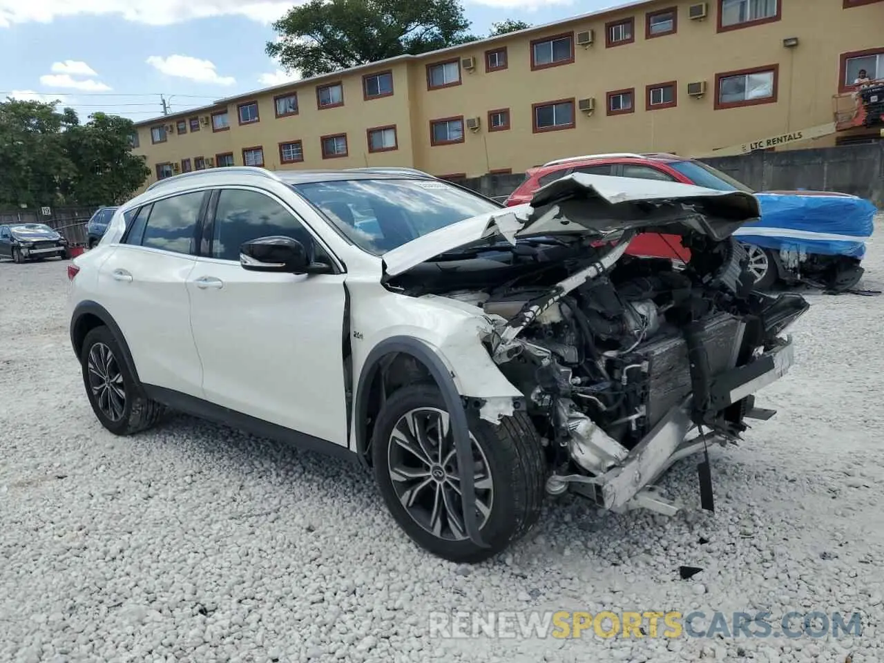 4 fotografías del automóvil dañado SJKCH5CR7KA009141 INFINITI QX30 2019