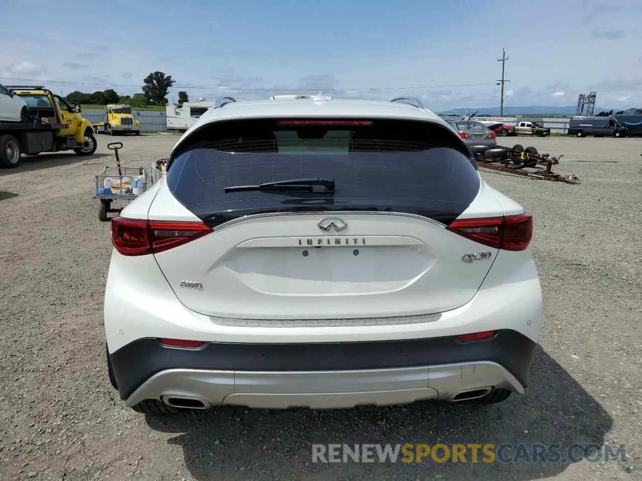 6 fotografías del automóvil dañado SJKCH5CR7KA011861 INFINITI QX30 2019