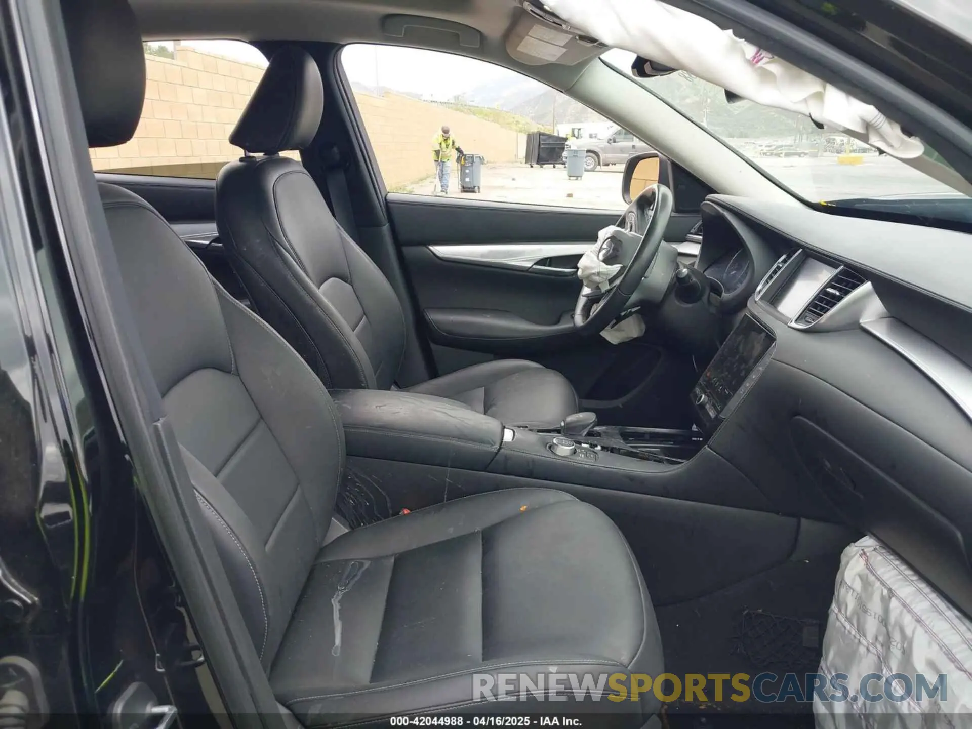 5 fotografías del automóvil dañado 3PCAJ5M15KF131964 INFINITI QX50 2019