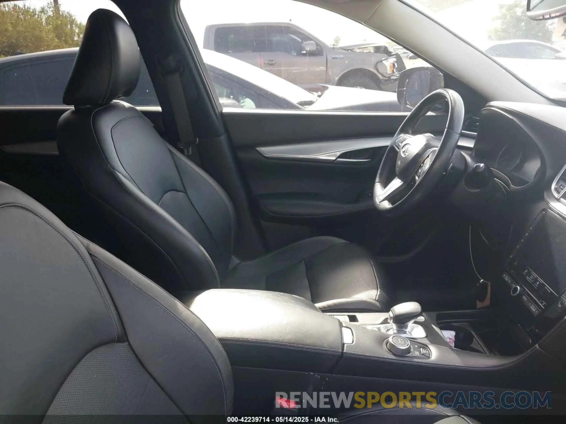 5 fotografías del automóvil dañado 3PCAJ5M16KF104787 INFINITI QX50 2019