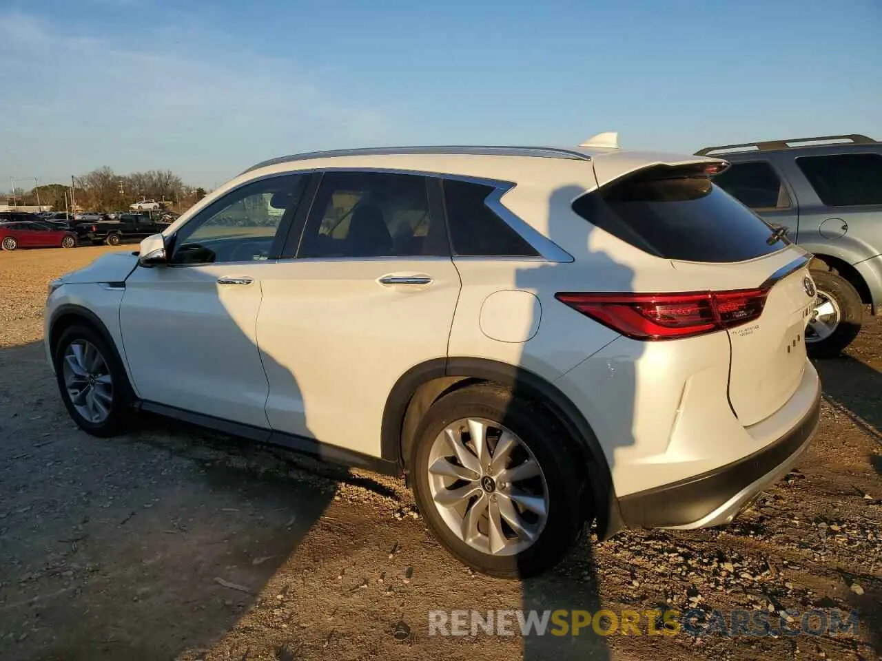 2 fotografías del automóvil dañado 3PCAJ5CAXMF100553 INFINITI QX50 2021