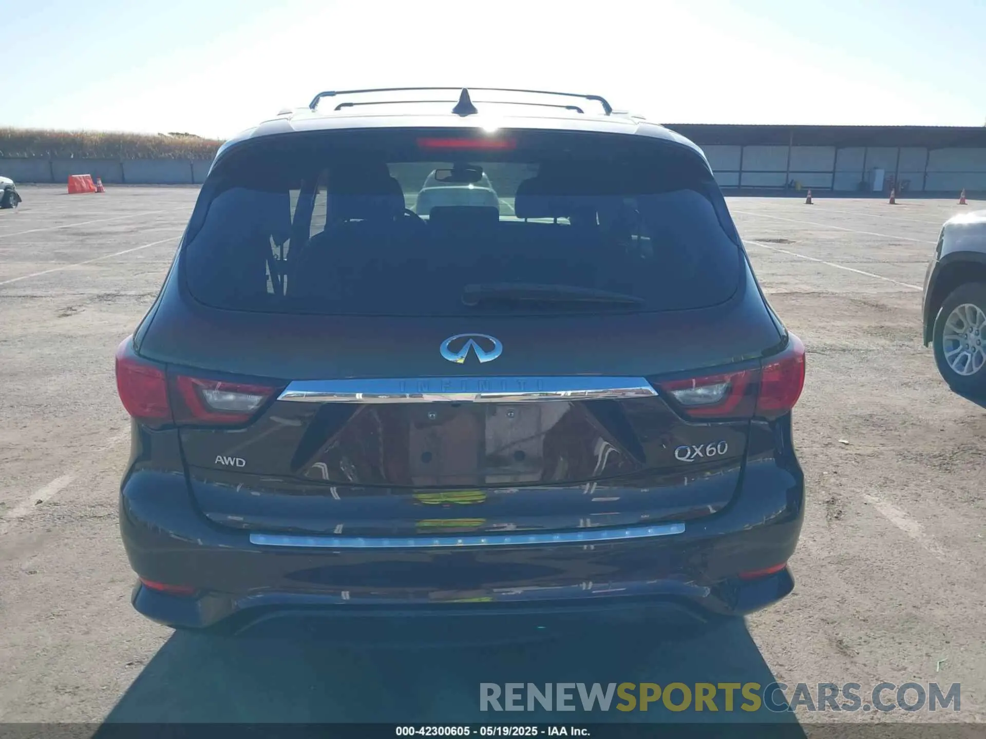 17 fotografías del automóvil dañado 5N1DL0MM4KC569307 INFINITI QX60 2019