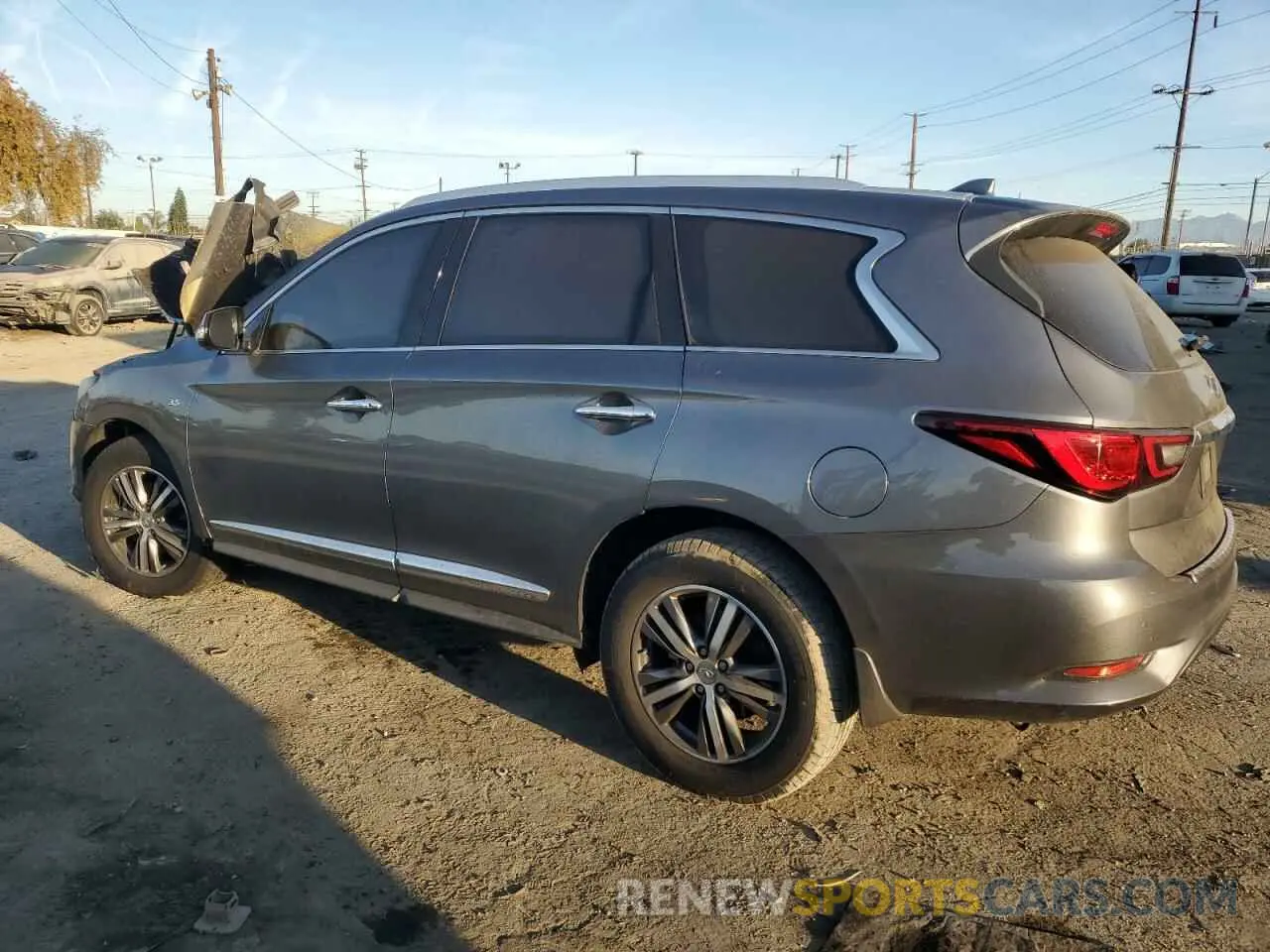 2 fotografías del automóvil dañado 5N1DL0MN0KC533719 INFINITI QX60 2019