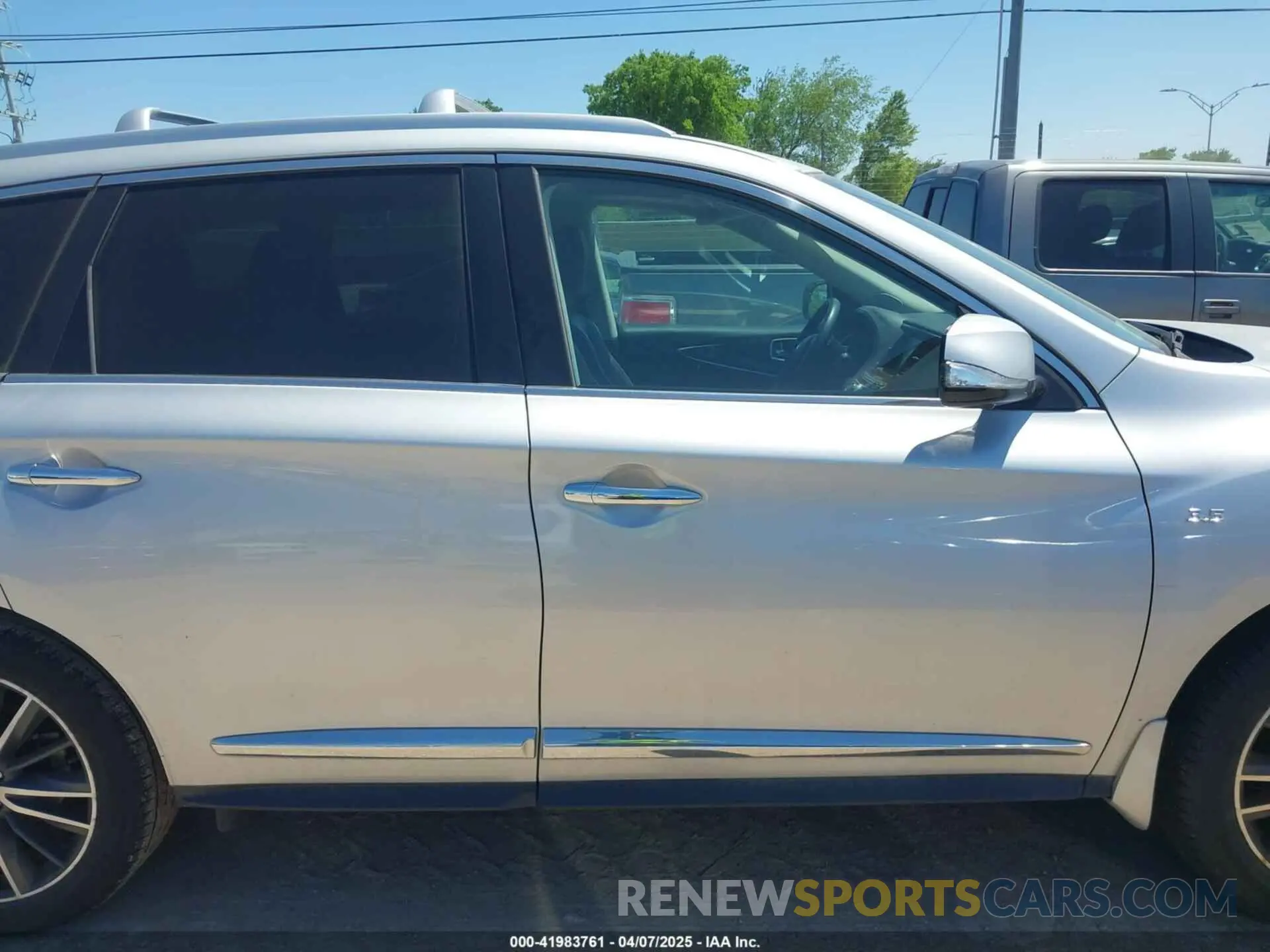 13 fotografías del automóvil dañado 5N1DL0MN7KC565888 INFINITI QX60 2019