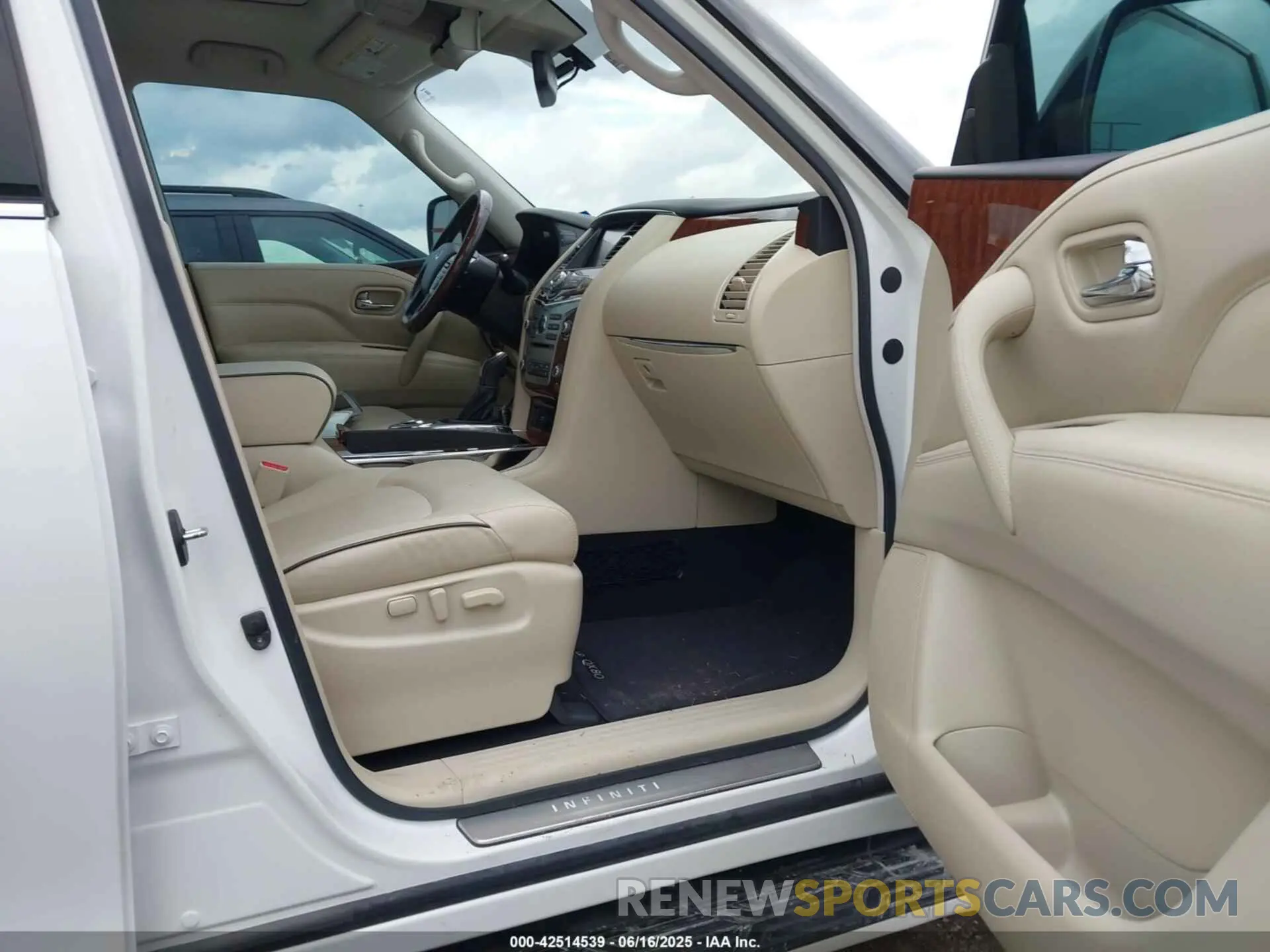 5 fotografías del automóvil dañado JN8AZ2ND2K9850281 INFINITI QX80 2019