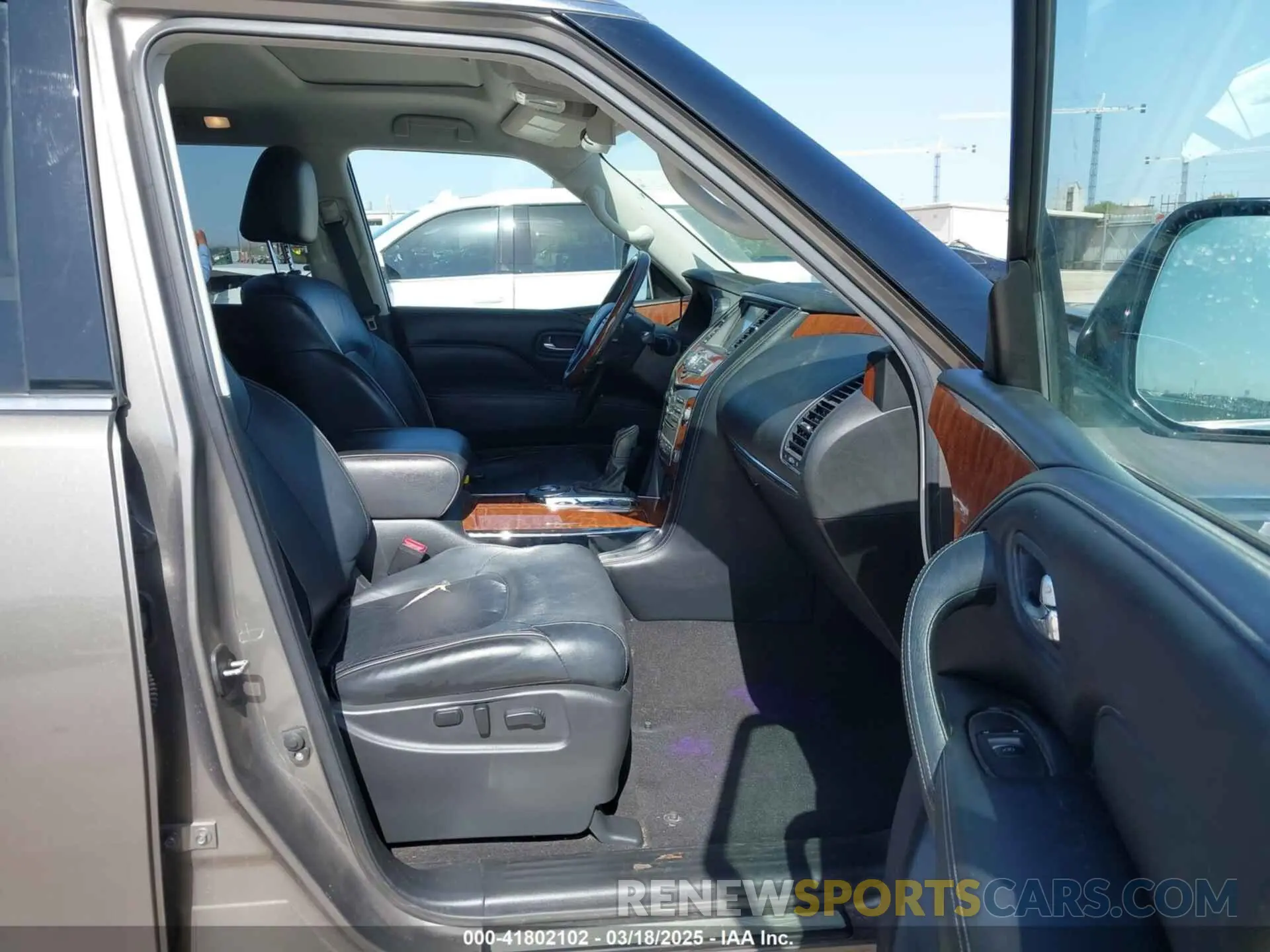 5 fotografías del automóvil dañado JN8AZ2NF3K9682281 INFINITI QX80 2019