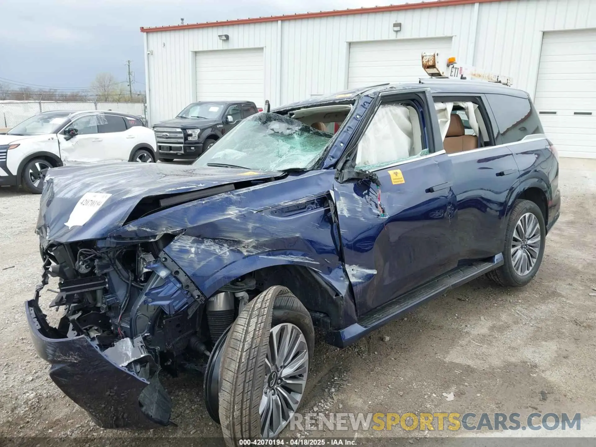 2 fotografías del automóvil dañado JN8AZ3BB1S9404731 INFINITI QX80 2025