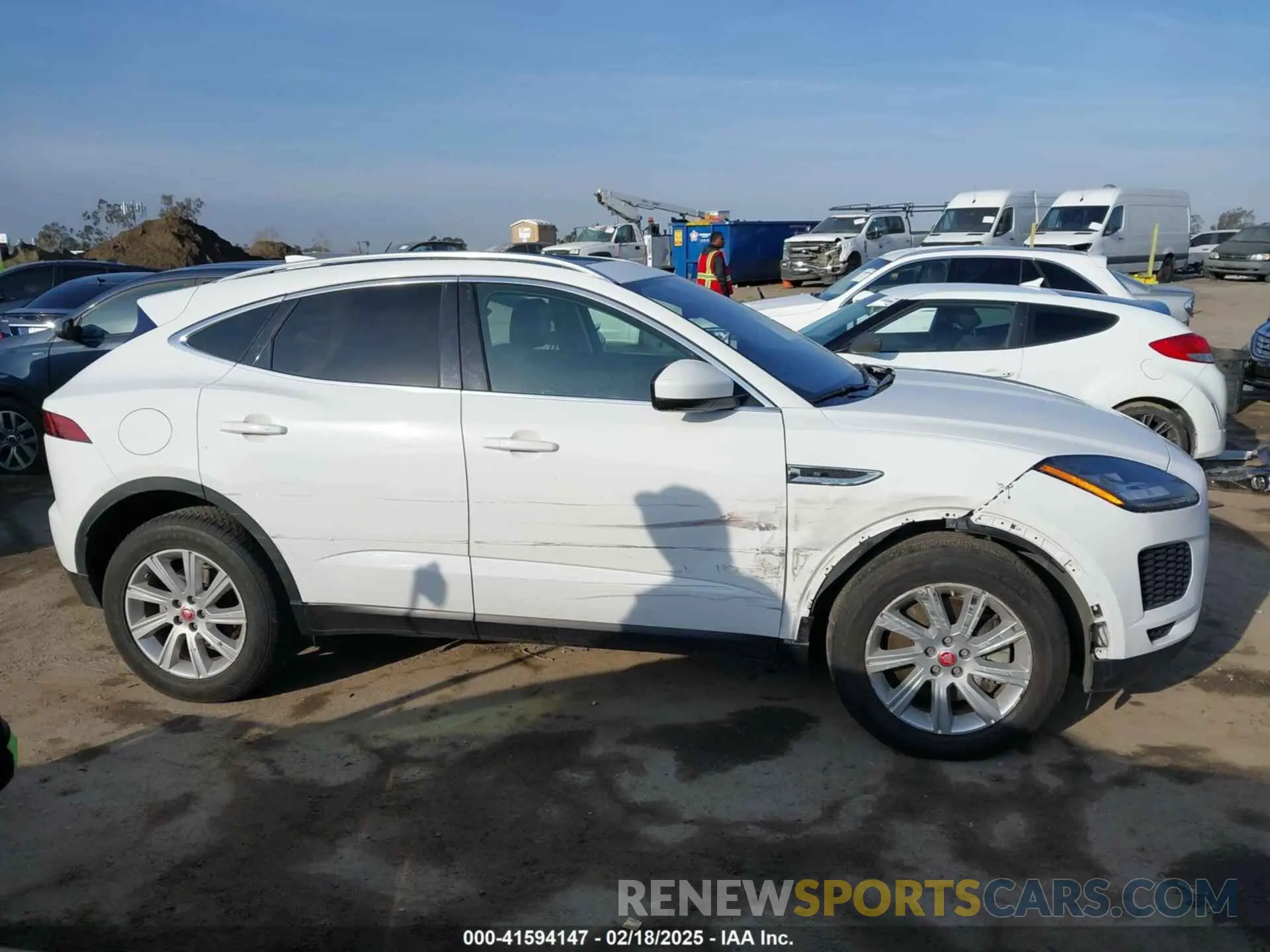 13 fotografías del automóvil dañado SADFJ2FX1K1Z38954 JAGUAR E-PACE 2019