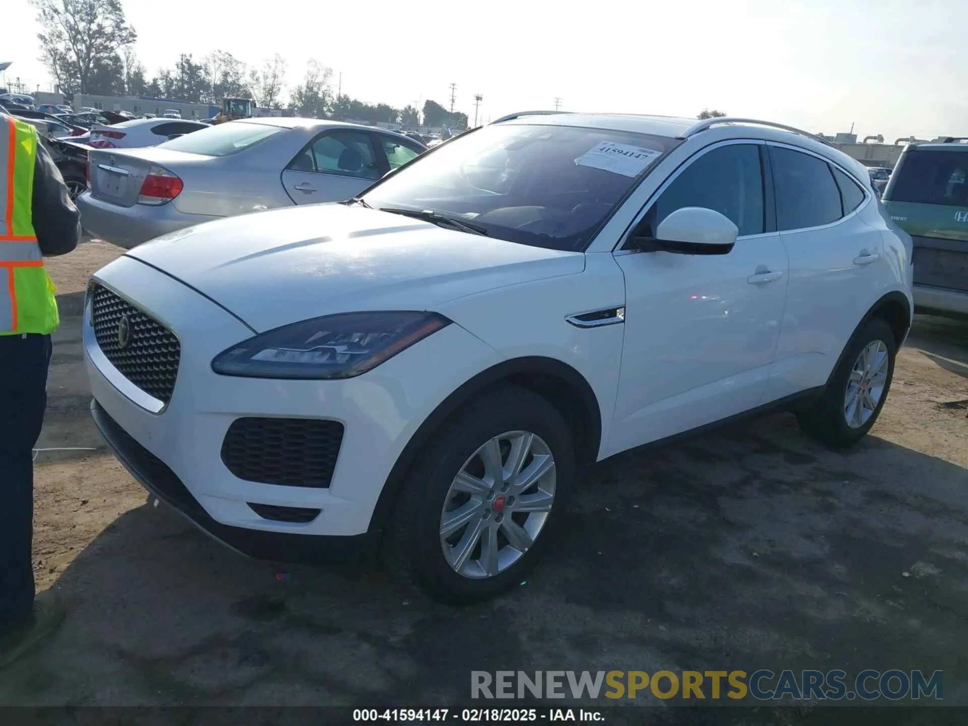 2 fotografías del automóvil dañado SADFJ2FX1K1Z38954 JAGUAR E-PACE 2019