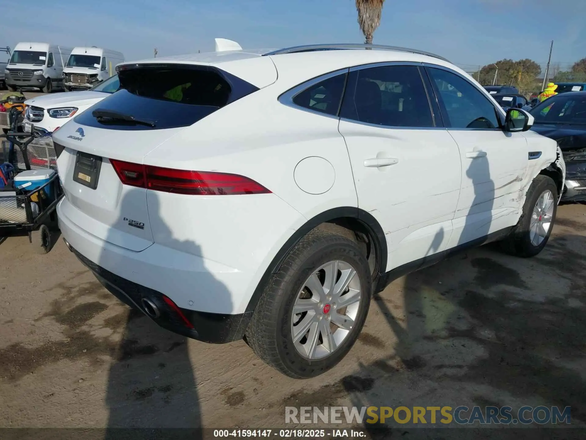4 fotografías del automóvil dañado SADFJ2FX1K1Z38954 JAGUAR E-PACE 2019