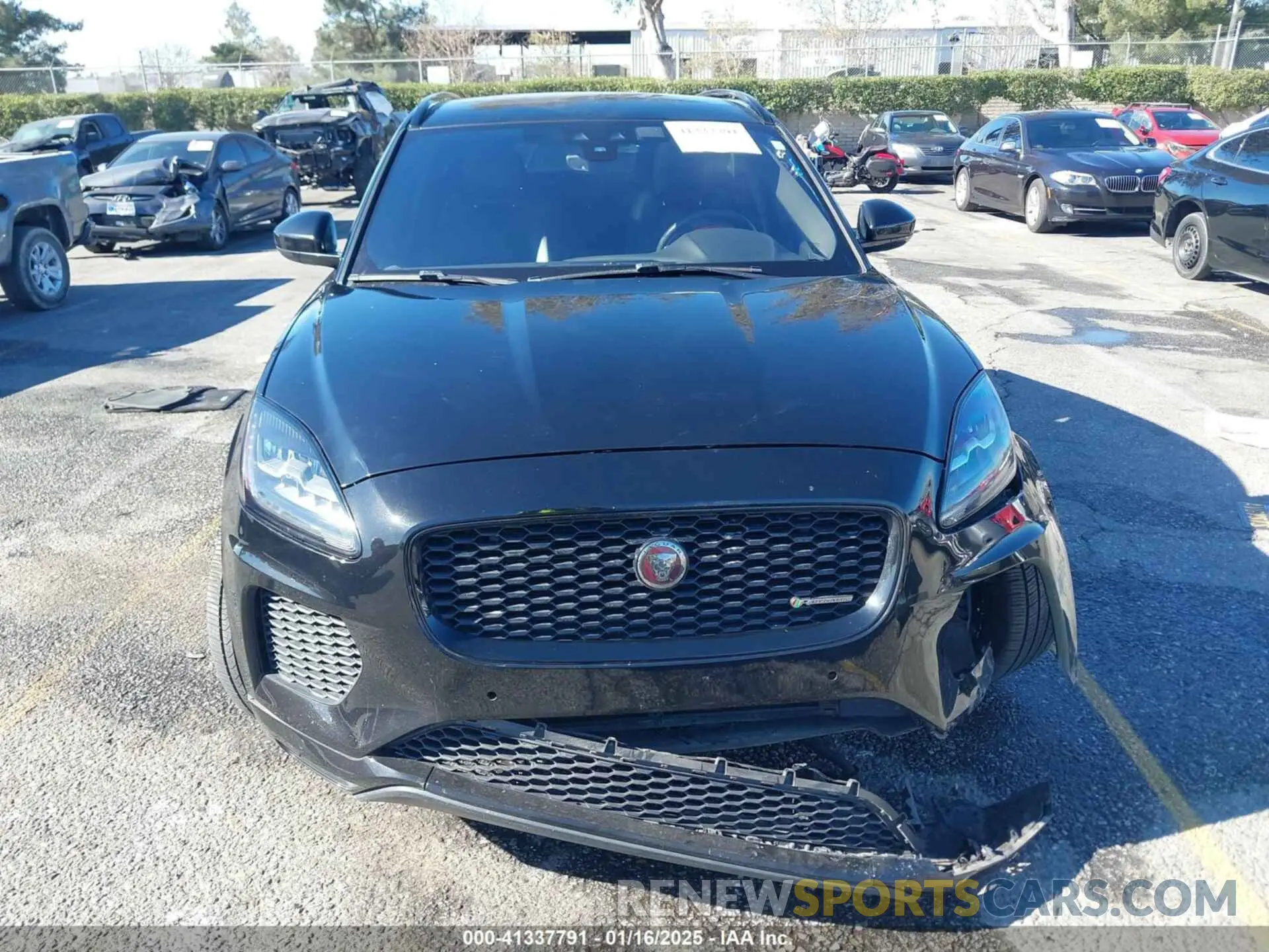13 fotografías del automóvil dañado SADFM2GX1K1Z37177 JAGUAR E-PACE 2019