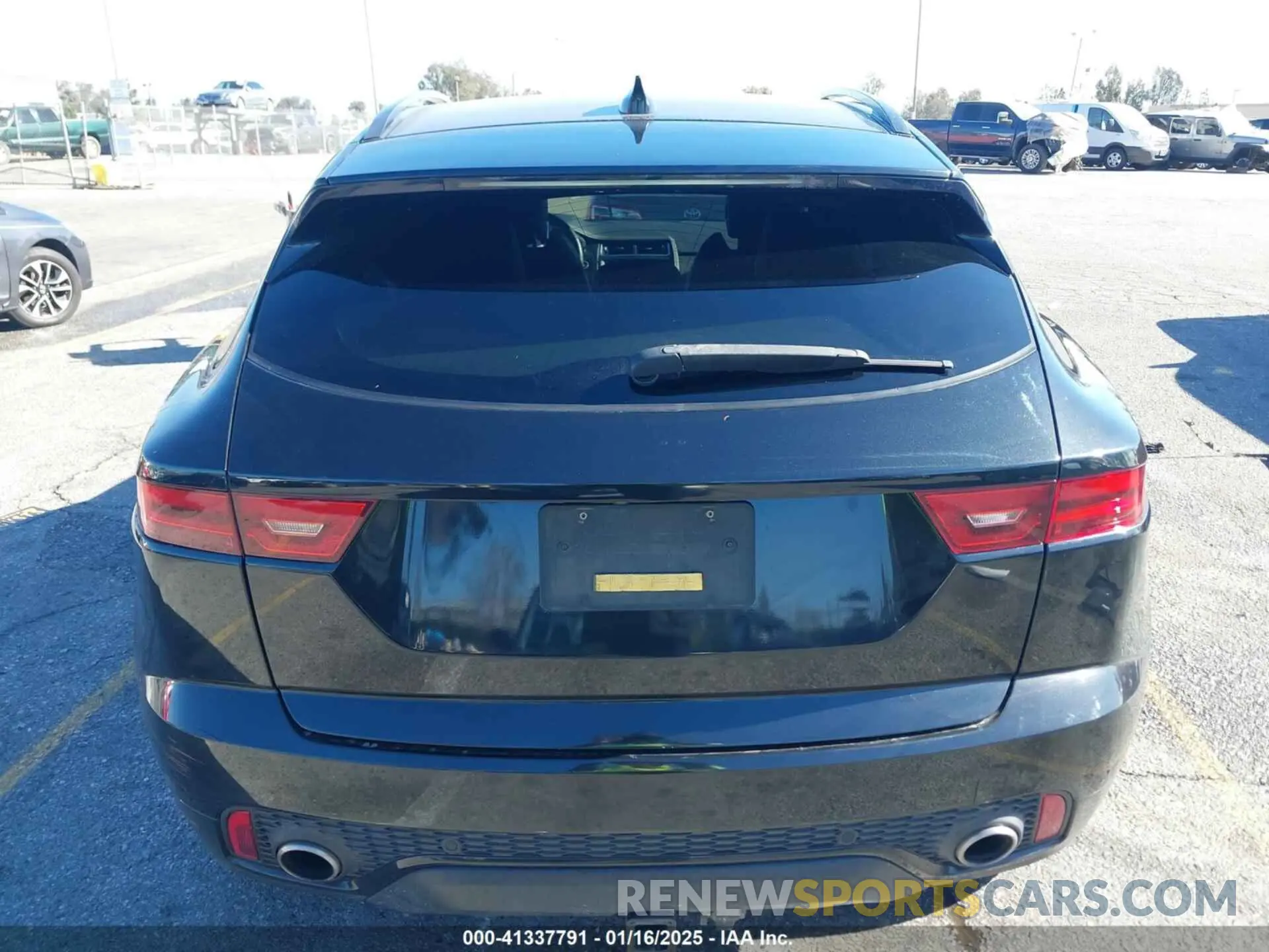 17 fotografías del automóvil dañado SADFM2GX1K1Z37177 JAGUAR E-PACE 2019