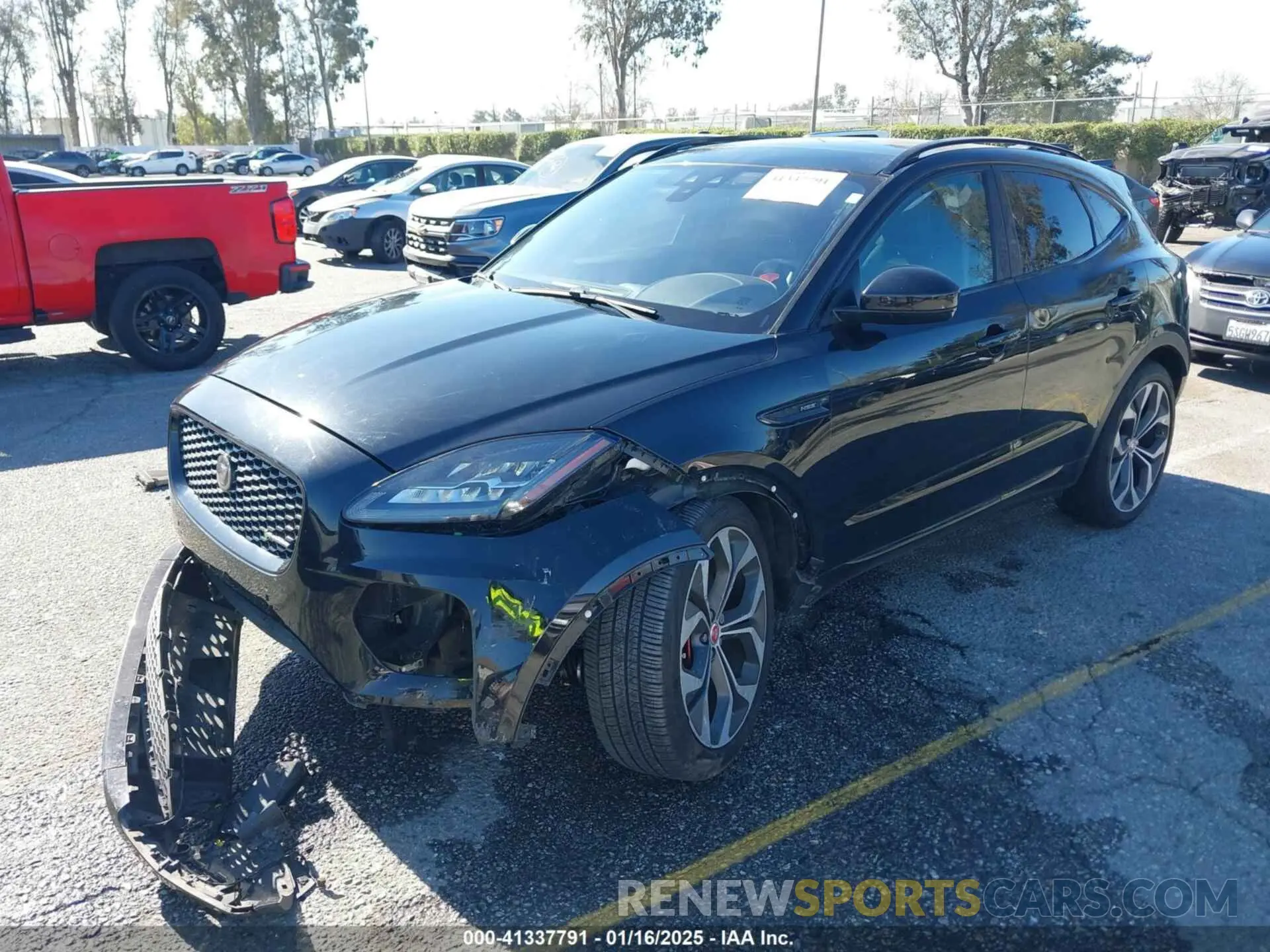 2 fotografías del automóvil dañado SADFM2GX1K1Z37177 JAGUAR E-PACE 2019