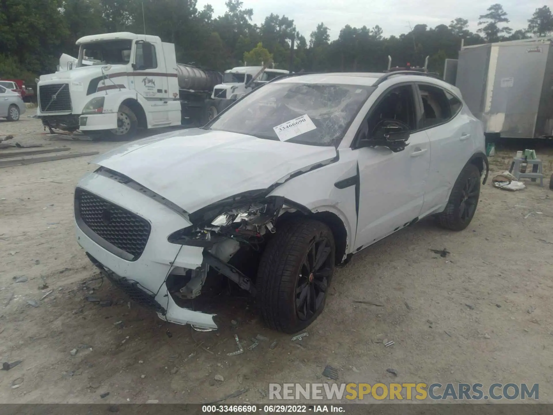 2 fotografías del automóvil dañado SADF12FX8L1013590 JAGUAR E-PACE 2020