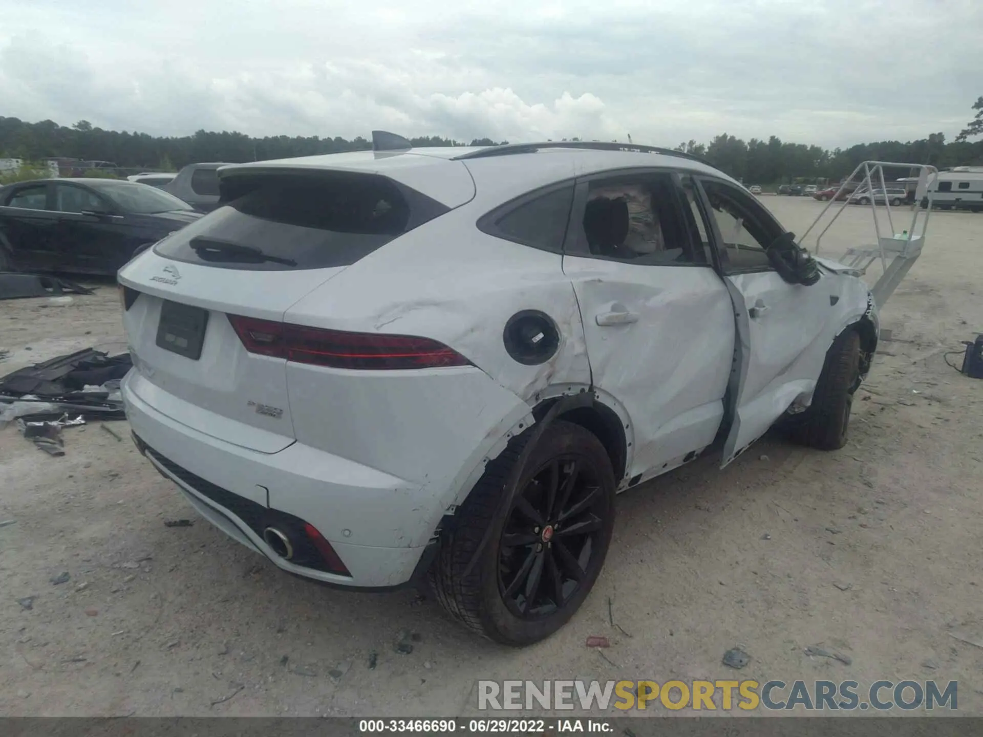 4 fotografías del automóvil dañado SADF12FX8L1013590 JAGUAR E-PACE 2020