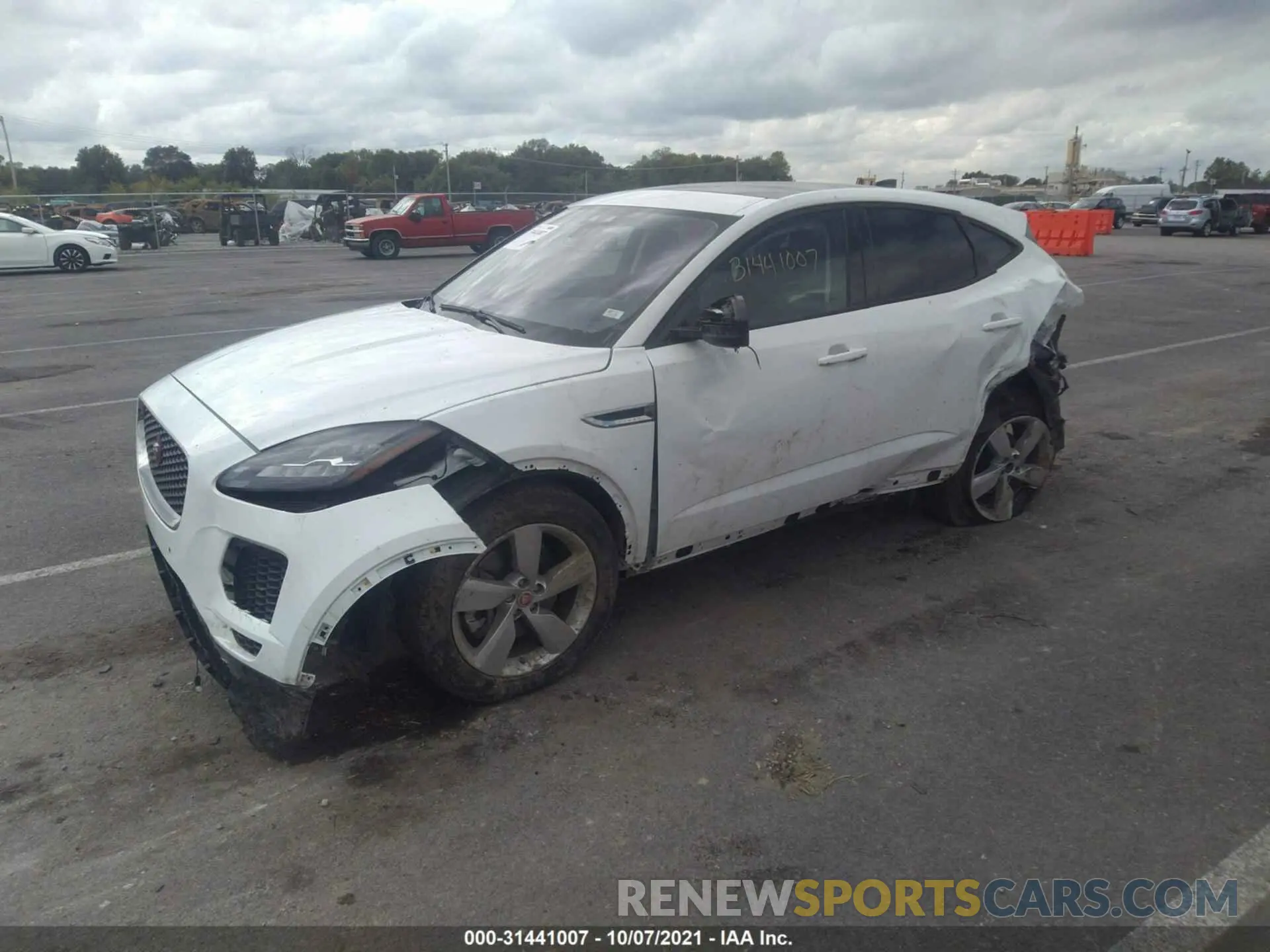 2 fotografías del automóvil dañado SADFK2FX9L1Z80898 JAGUAR E-PACE 2020