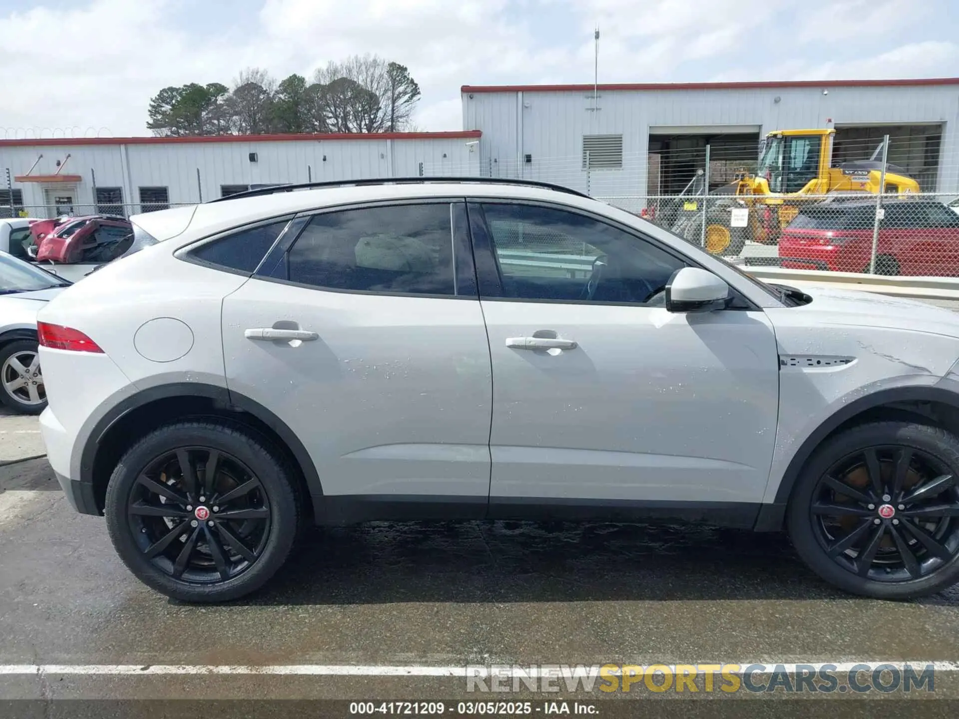 13 fotografías del automóvil dañado SADFP2FXXL1015324 JAGUAR E-PACE 2020