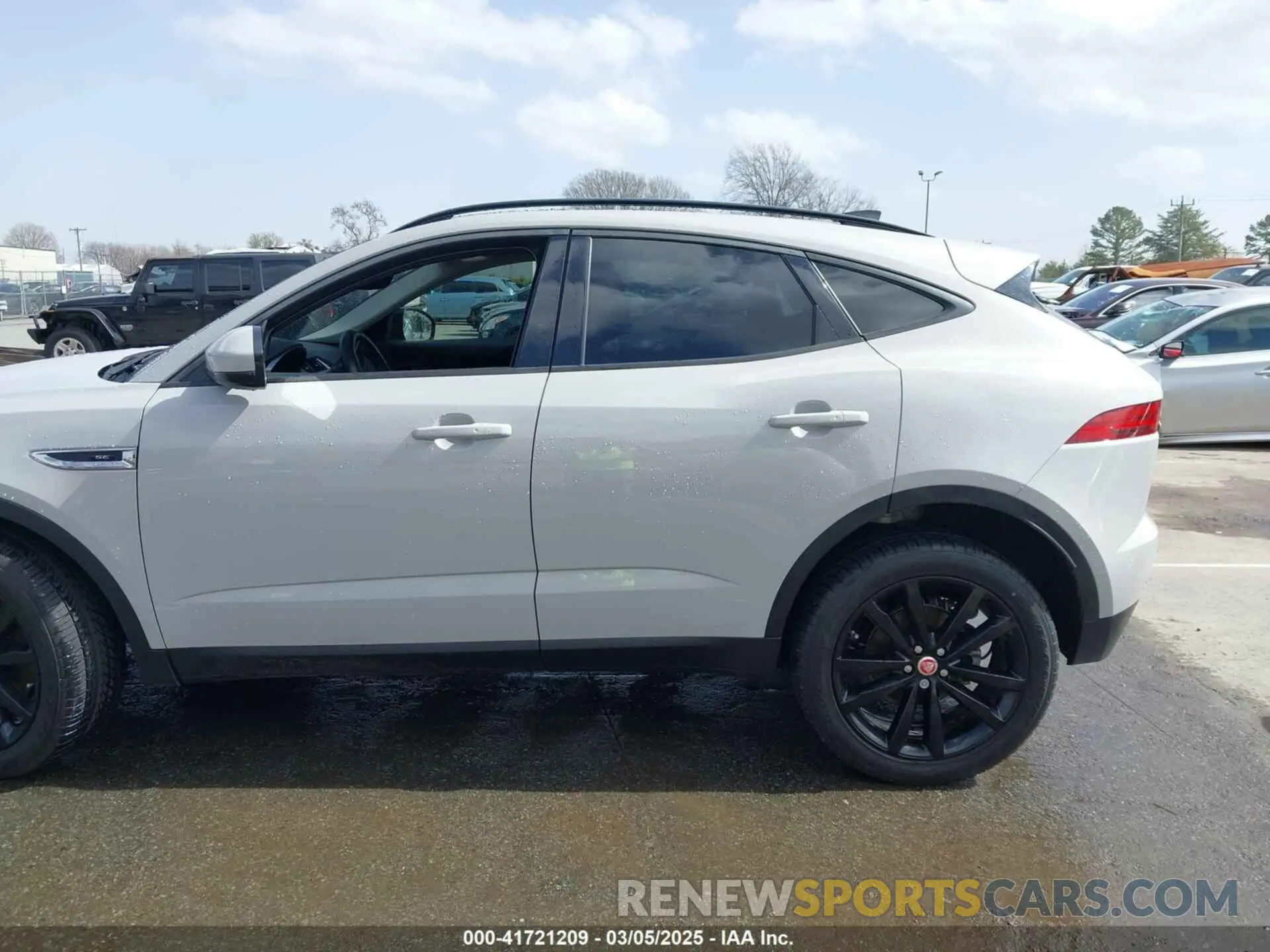 14 fotografías del automóvil dañado SADFP2FXXL1015324 JAGUAR E-PACE 2020