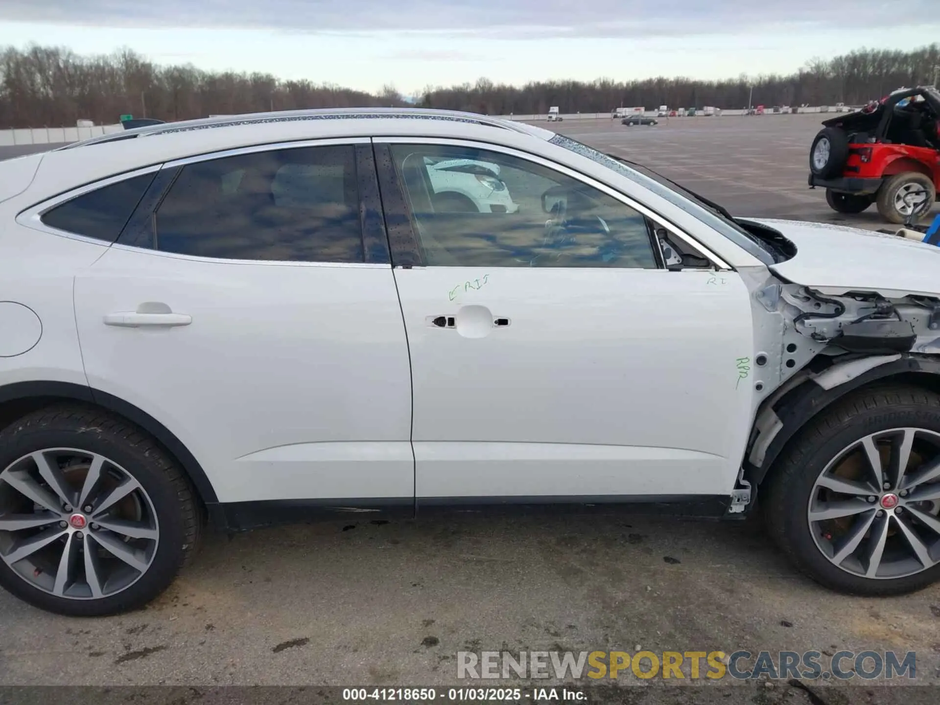 14 fotografías del automóvil dañado SADFP2FX3N1031142 JAGUAR E-PACE 2022