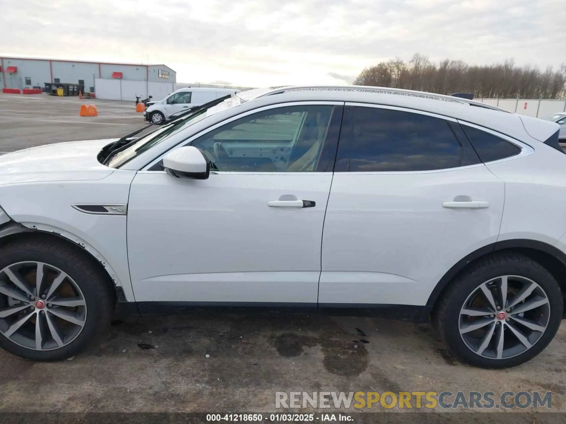 15 fotografías del automóvil dañado SADFP2FX3N1031142 JAGUAR E-PACE 2022