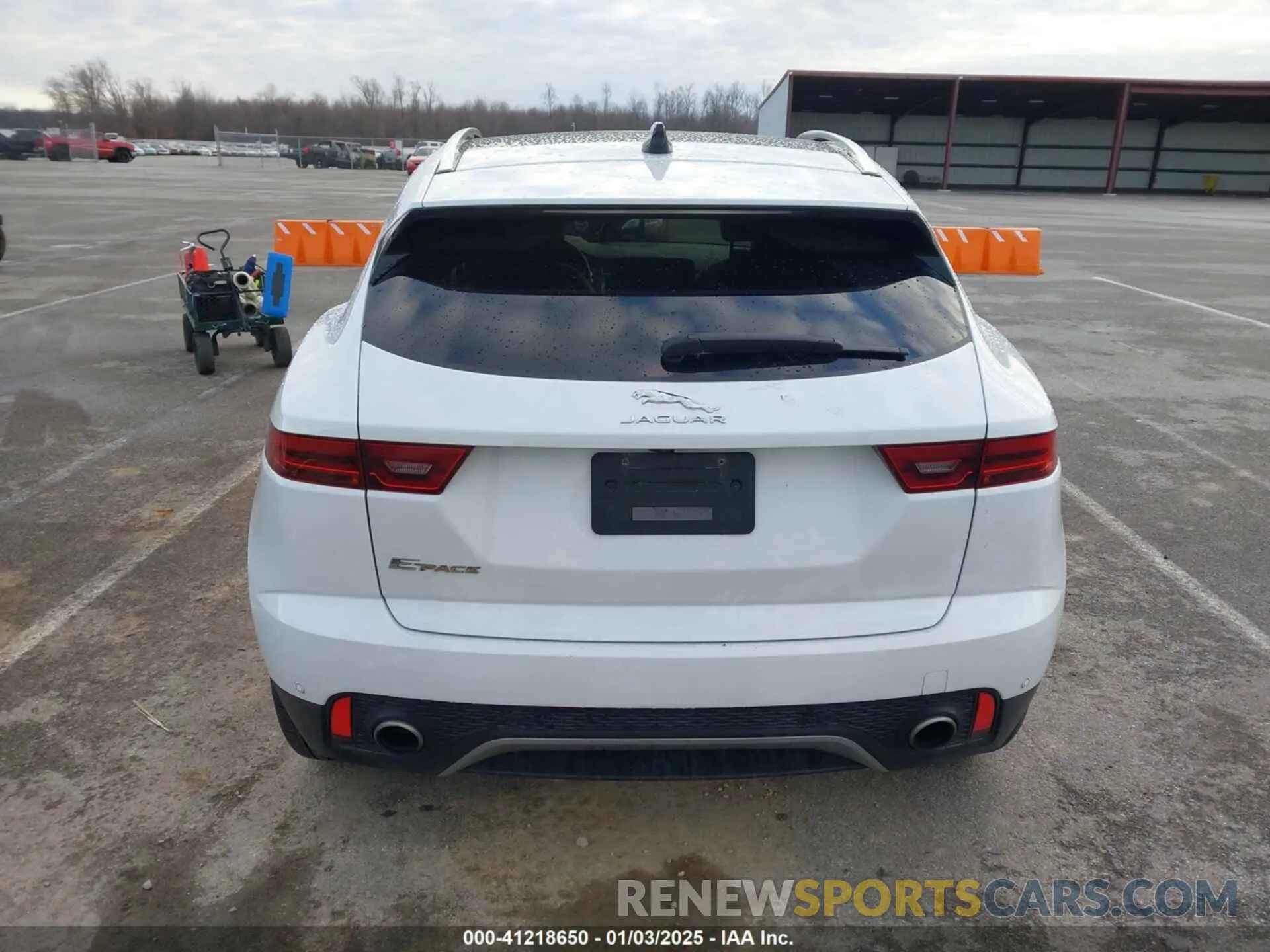 17 fotografías del automóvil dañado SADFP2FX3N1031142 JAGUAR E-PACE 2022