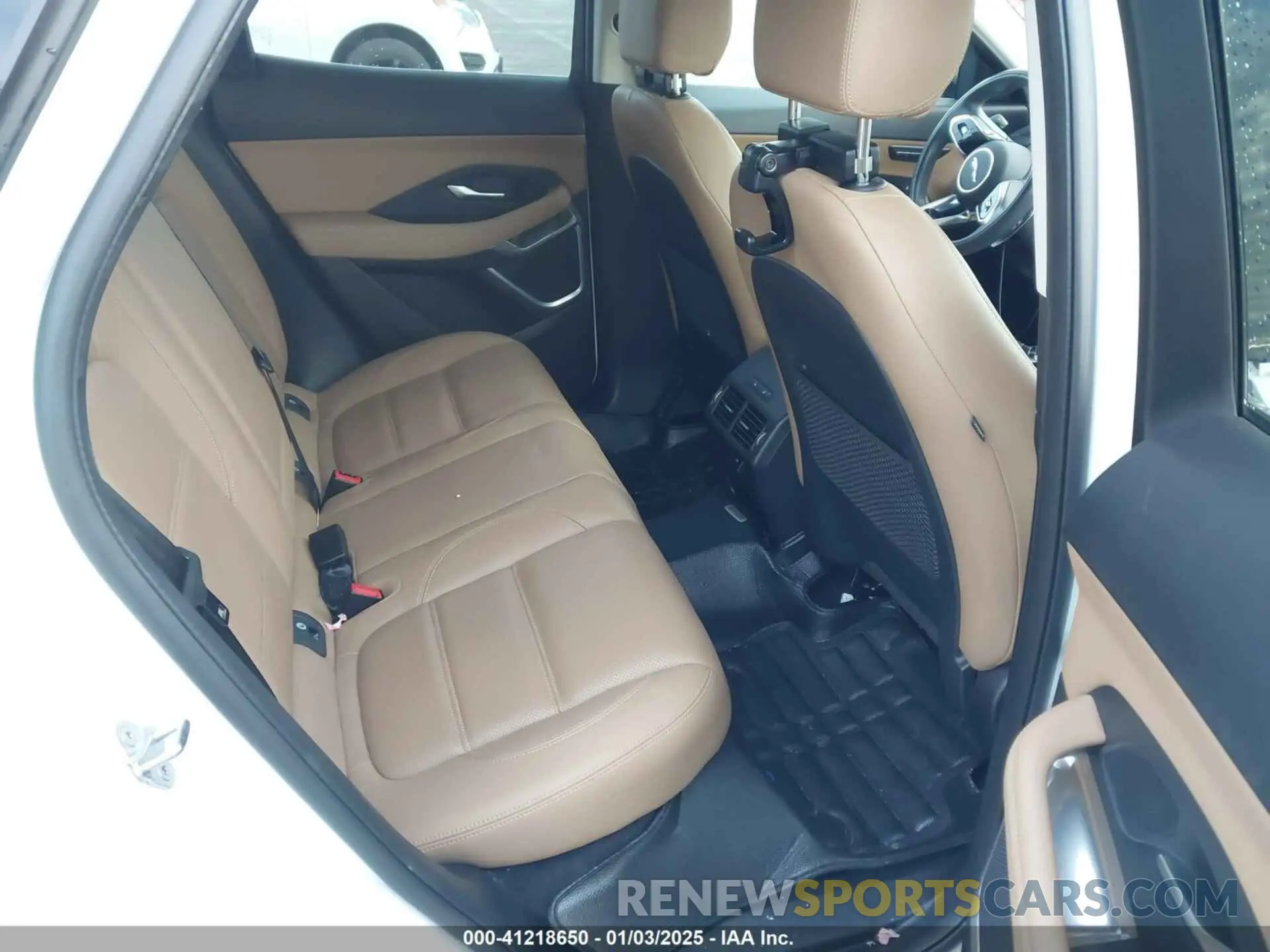 8 fotografías del automóvil dañado SADFP2FX3N1031142 JAGUAR E-PACE 2022