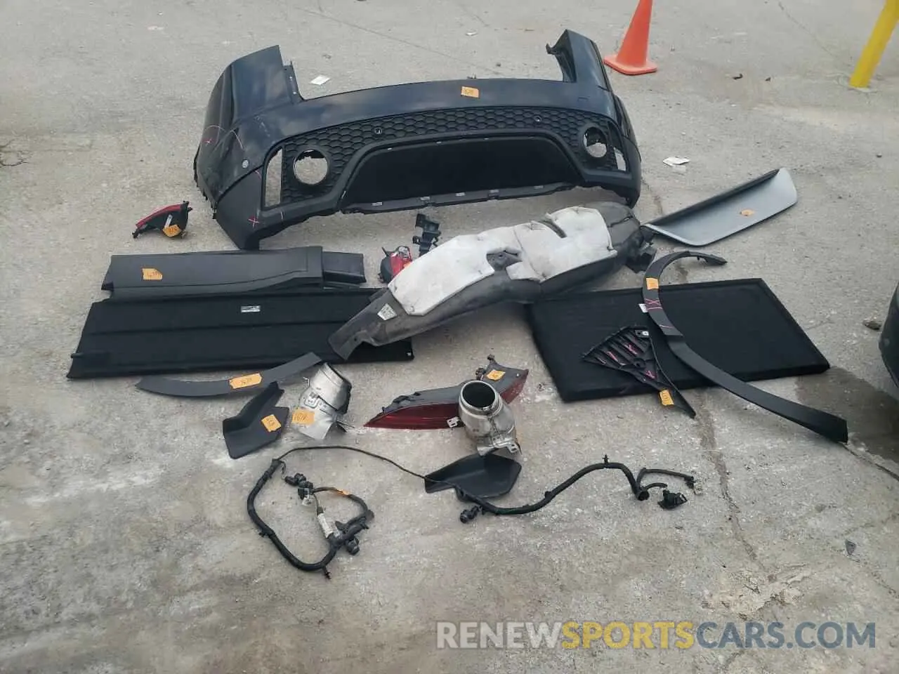 13 fotografías del automóvil dañado SADFJ2FX0K1Z42512 JAGUAR ETYPE 2019