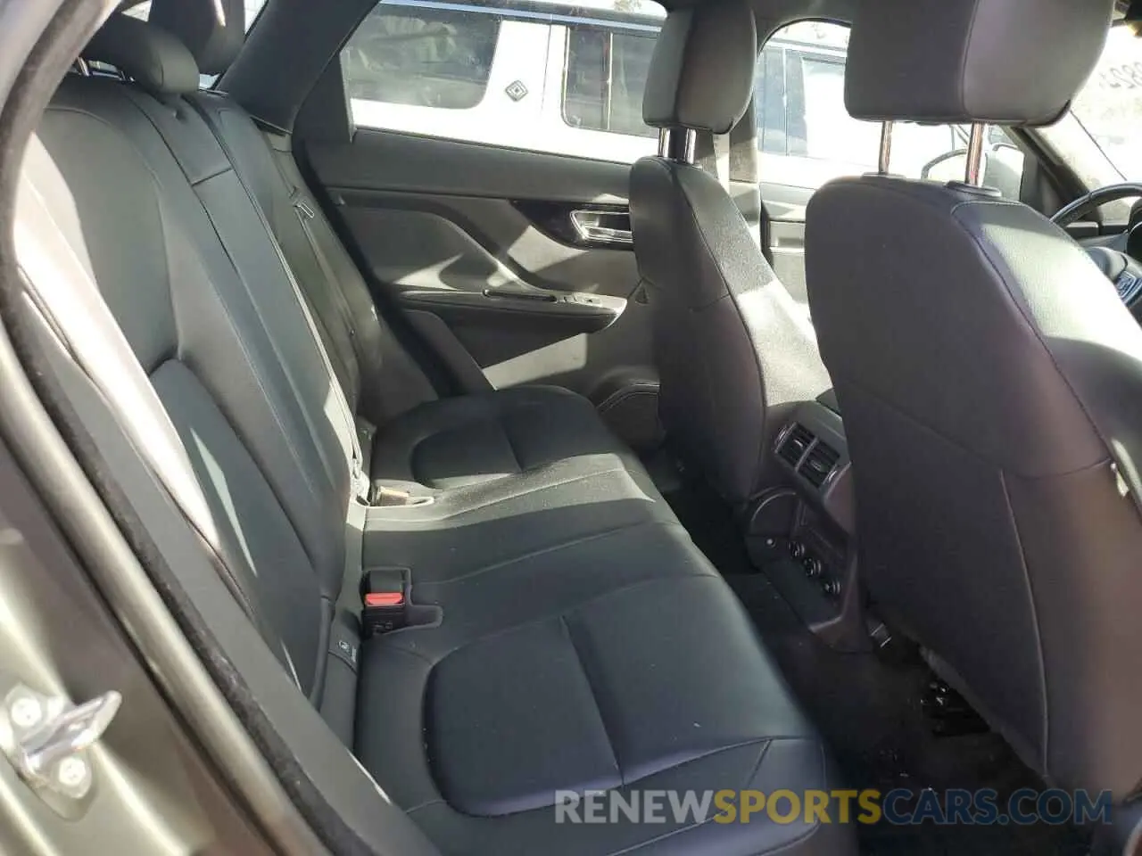 10 fotografías del automóvil dañado SADCJ2FX8KA610403 JAGUAR F-PACE 2019