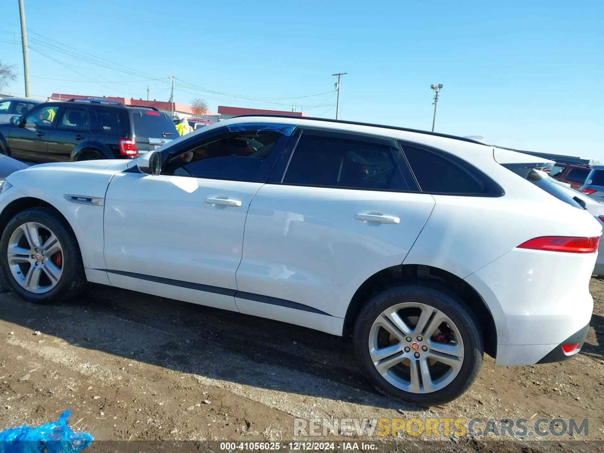 13 fotografías del automóvil dañado SADCL2FX2KA392145 JAGUAR F-PACE 2019