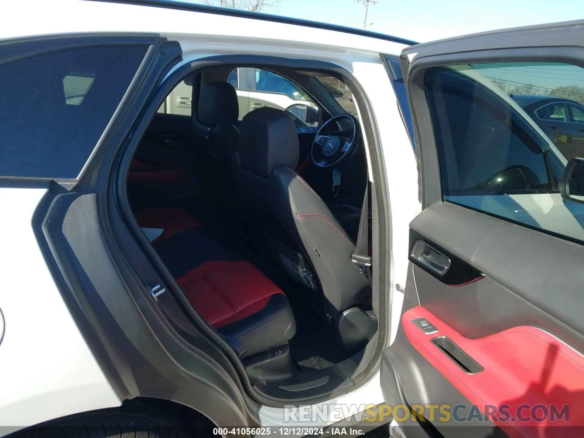 8 fotografías del automóvil dañado SADCL2FX2KA392145 JAGUAR F-PACE 2019