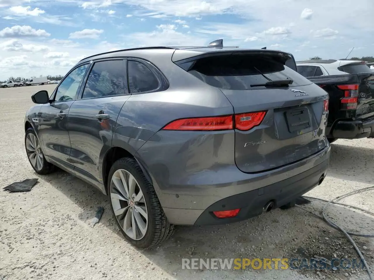 2 fotografías del automóvil dañado SADCL2GX3KA613072 JAGUAR F-PACE 2019