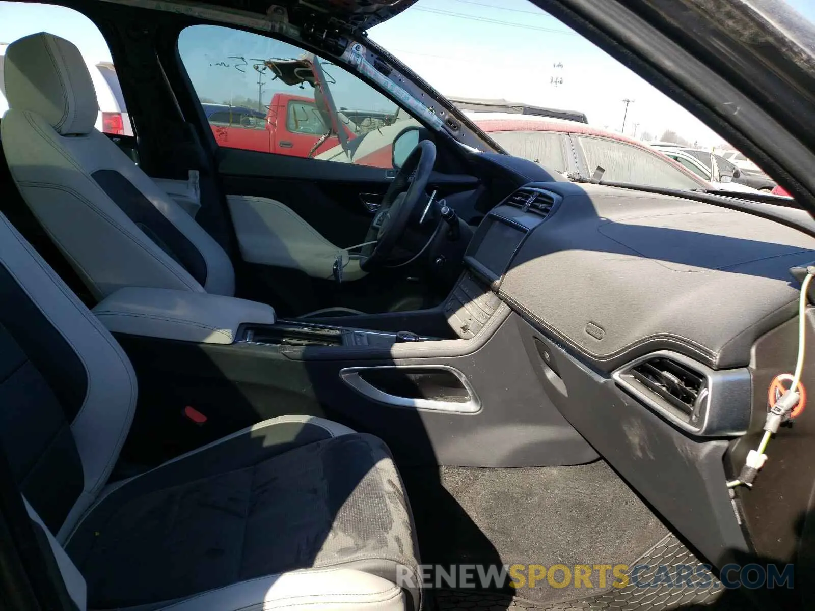 5 fotografías del automóvil dañado SADCM2FV1KA359682 JAGUAR F-PACE 2019
