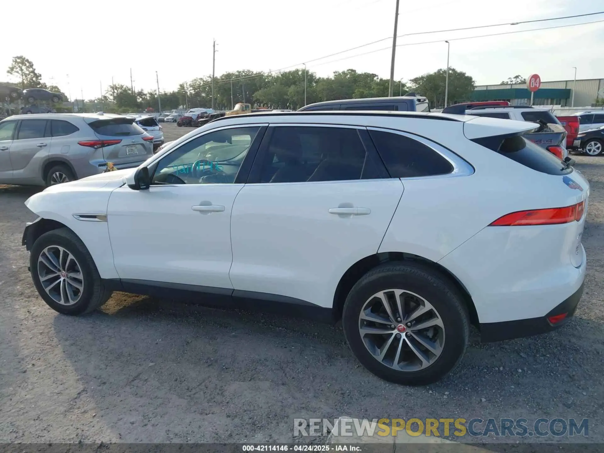 14 fotografías del automóvil dañado SADCJ2FXXLA631058 JAGUAR F-PACE 2020