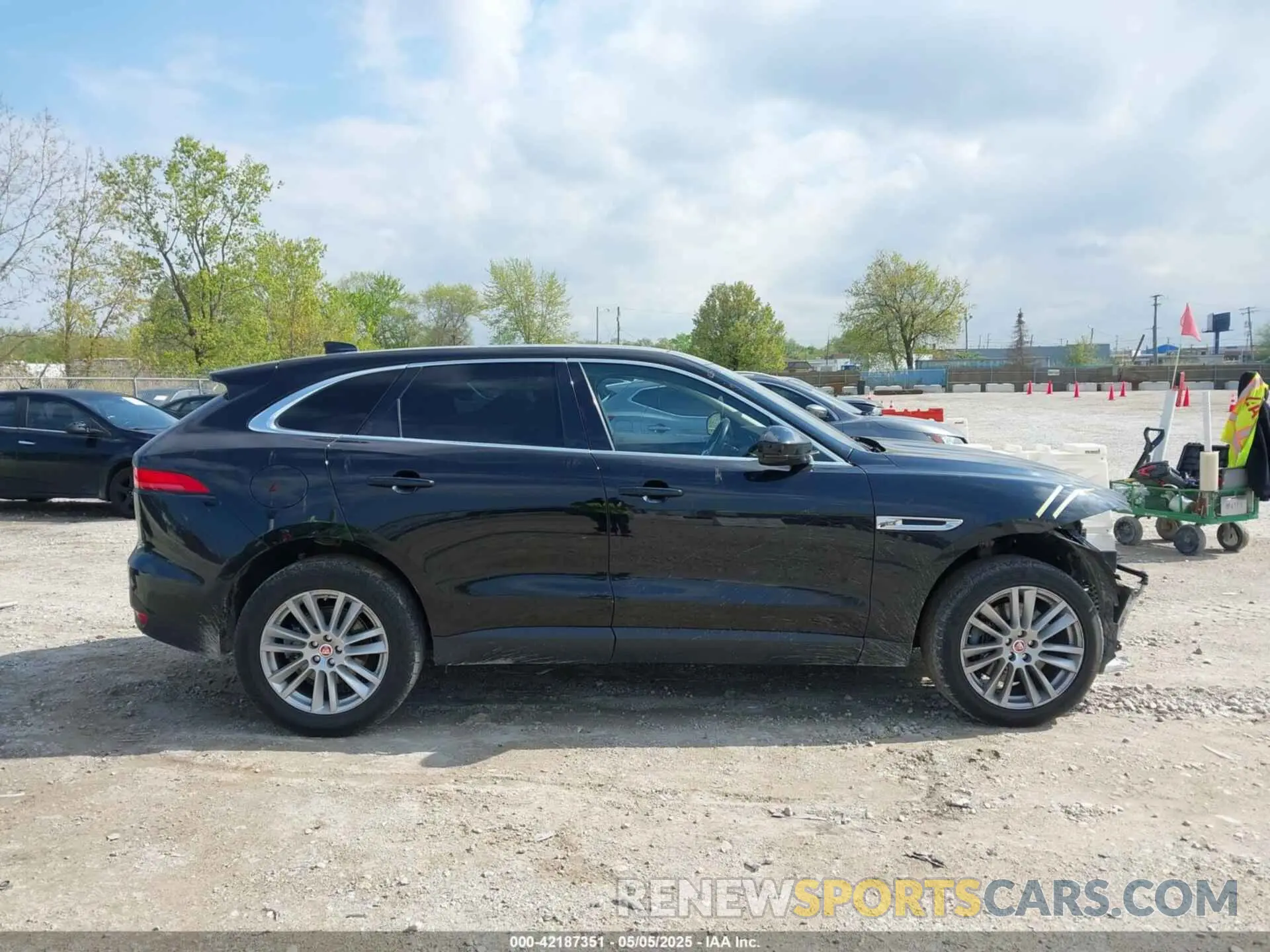 14 fotografías del automóvil dañado SADCK2GX1LA638590 JAGUAR F-PACE 2020