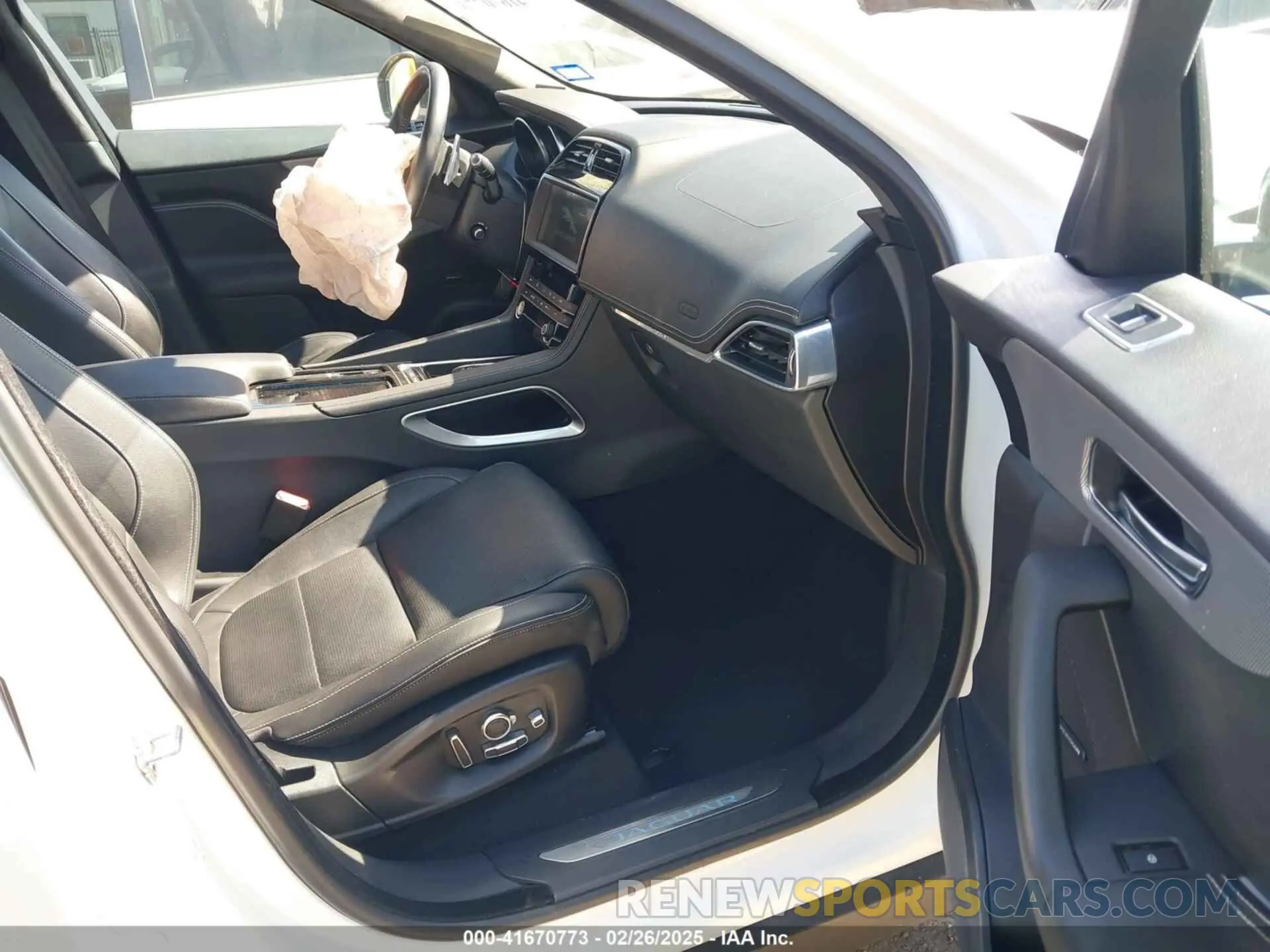 5 fotografías del automóvil dañado SADCM2FV5LA638361 JAGUAR F-PACE 2020