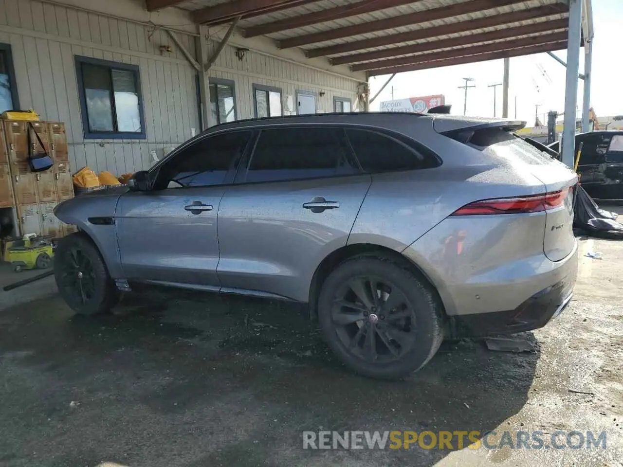 2 fotografías del automóvil dañado SADCJ2EU5MA664381 JAGUAR F-PACE 2021