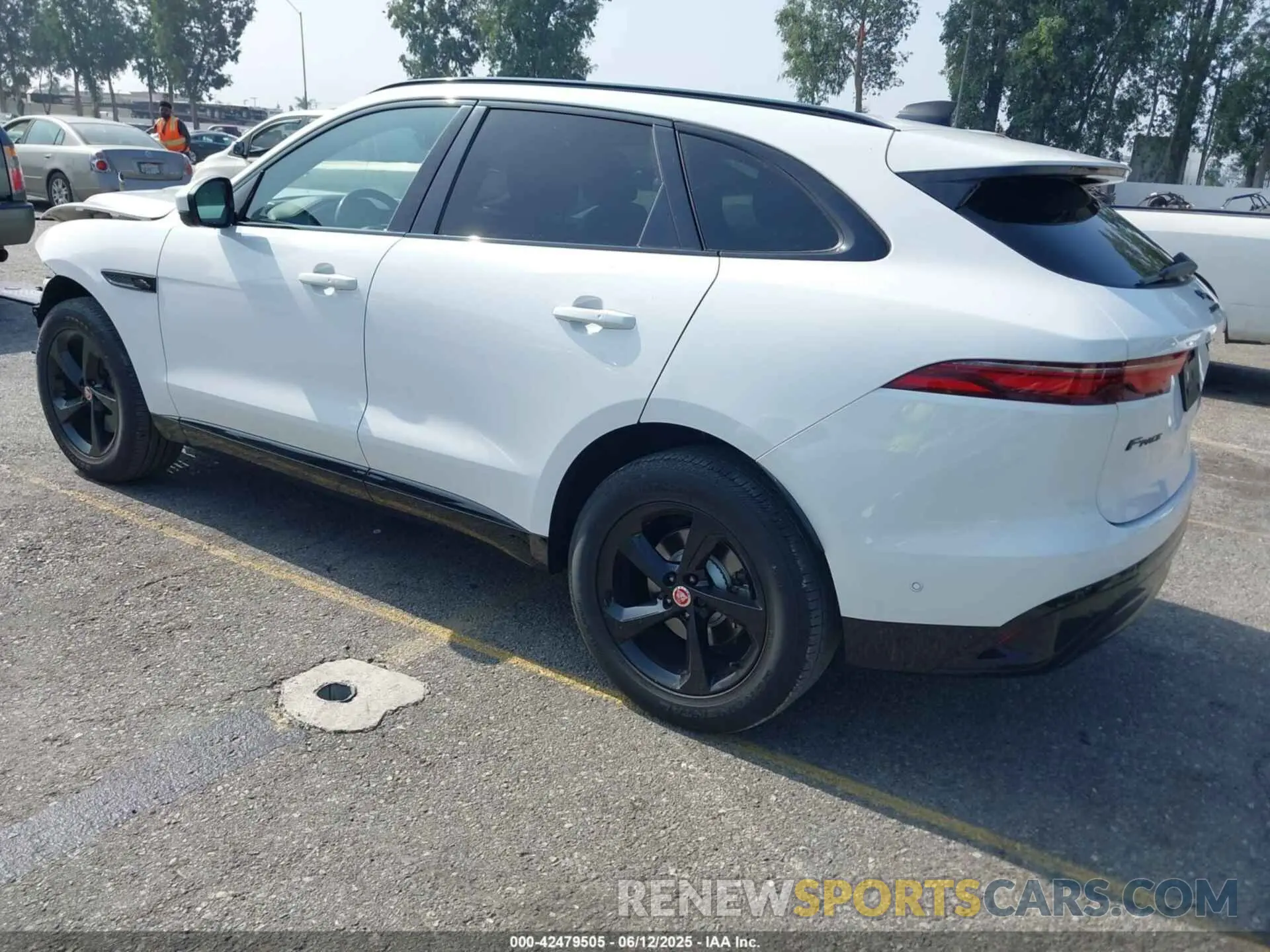 3 fotografías del automóvil dañado SADCJ2EX0MA678926 JAGUAR F-PACE 2021