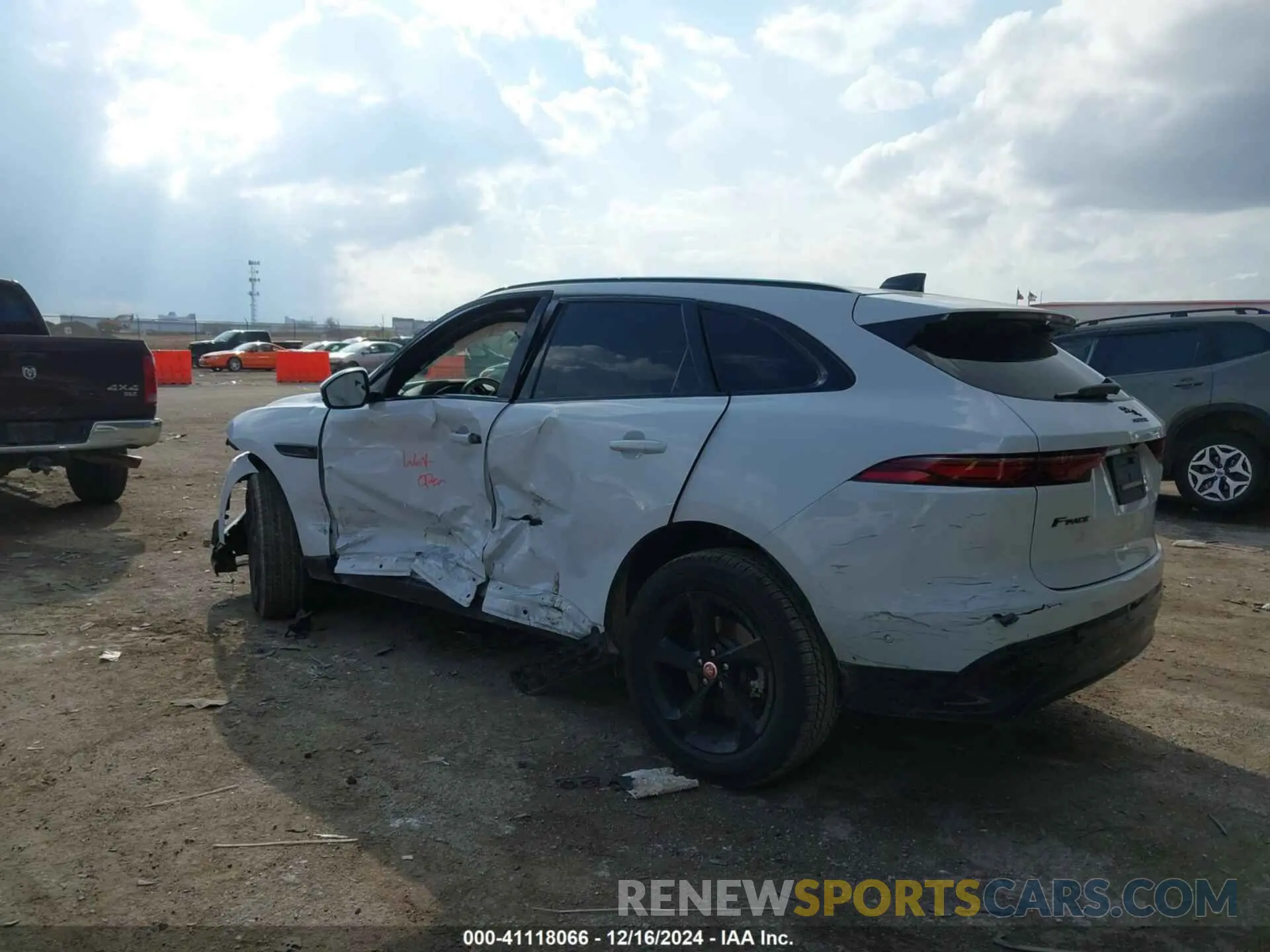 3 fotografías del automóvil dañado SADCJ2EX3MA668987 JAGUAR F-PACE 2021