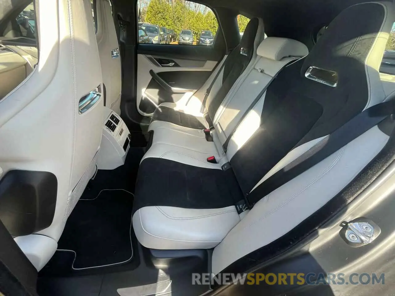9 fotografías del automóvil dañado SADCZ2EE6MA679456 JAGUAR F-PACE 2021