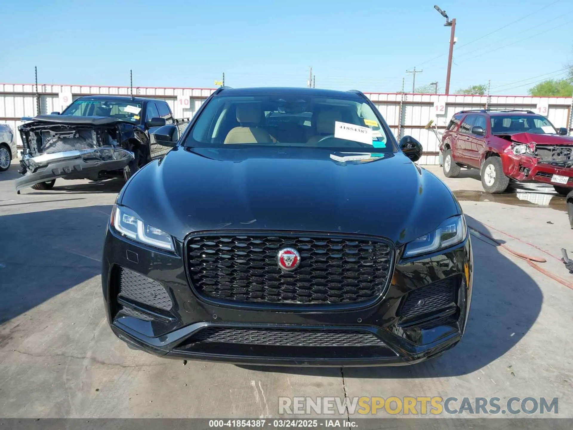 13 fotografías del automóvil dañado SADCJ2EX0PA717728 JAGUAR F-PACE 2023