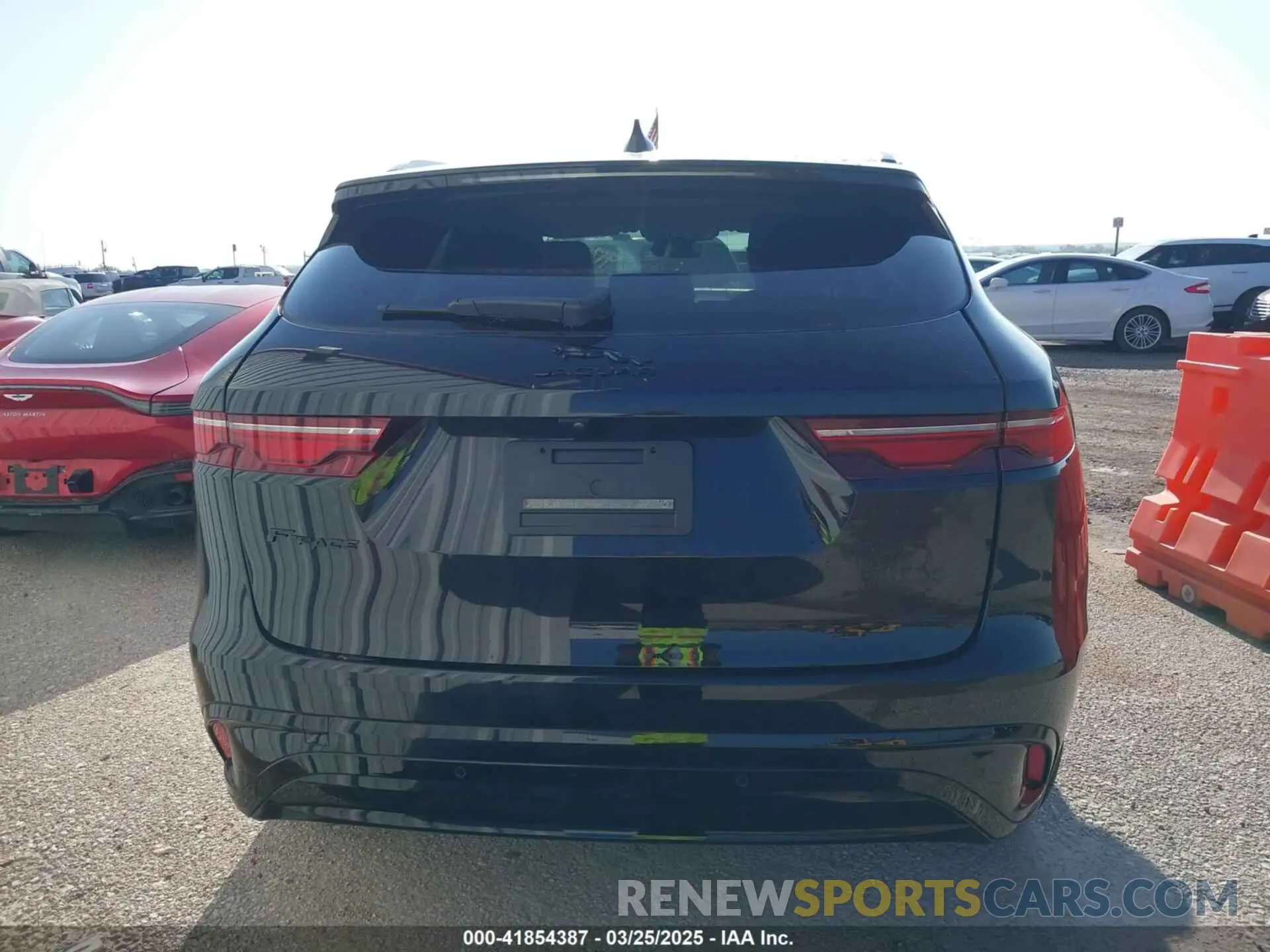 22 fotografías del automóvil dañado SADCJ2EX0PA717728 JAGUAR F-PACE 2023