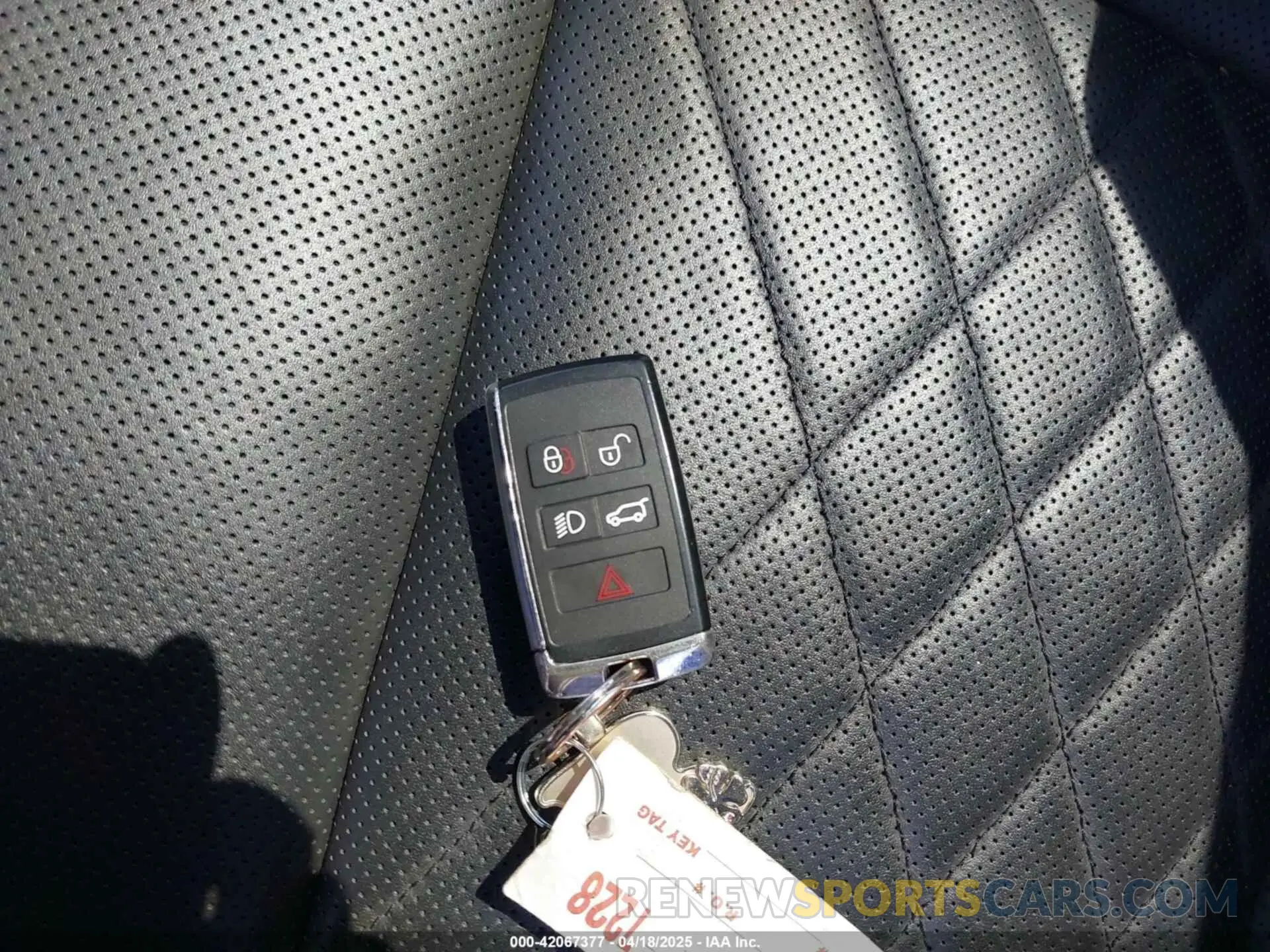 11 fotografías del automóvil dañado SADCJ2EX9PA705500 JAGUAR F-PACE 2023