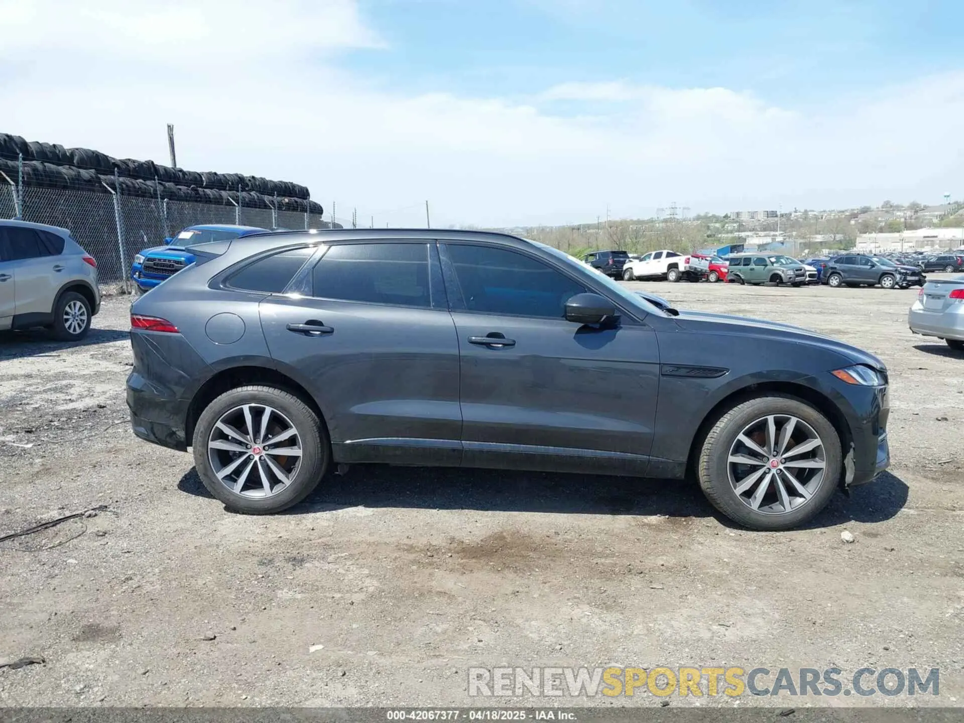 13 fotografías del automóvil dañado SADCJ2EX9PA705500 JAGUAR F-PACE 2023