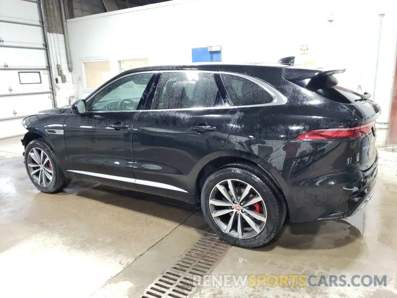 2 fotografías del automóvil dañado SADCT2FU7PA704571 JAGUAR F-PACE 2023