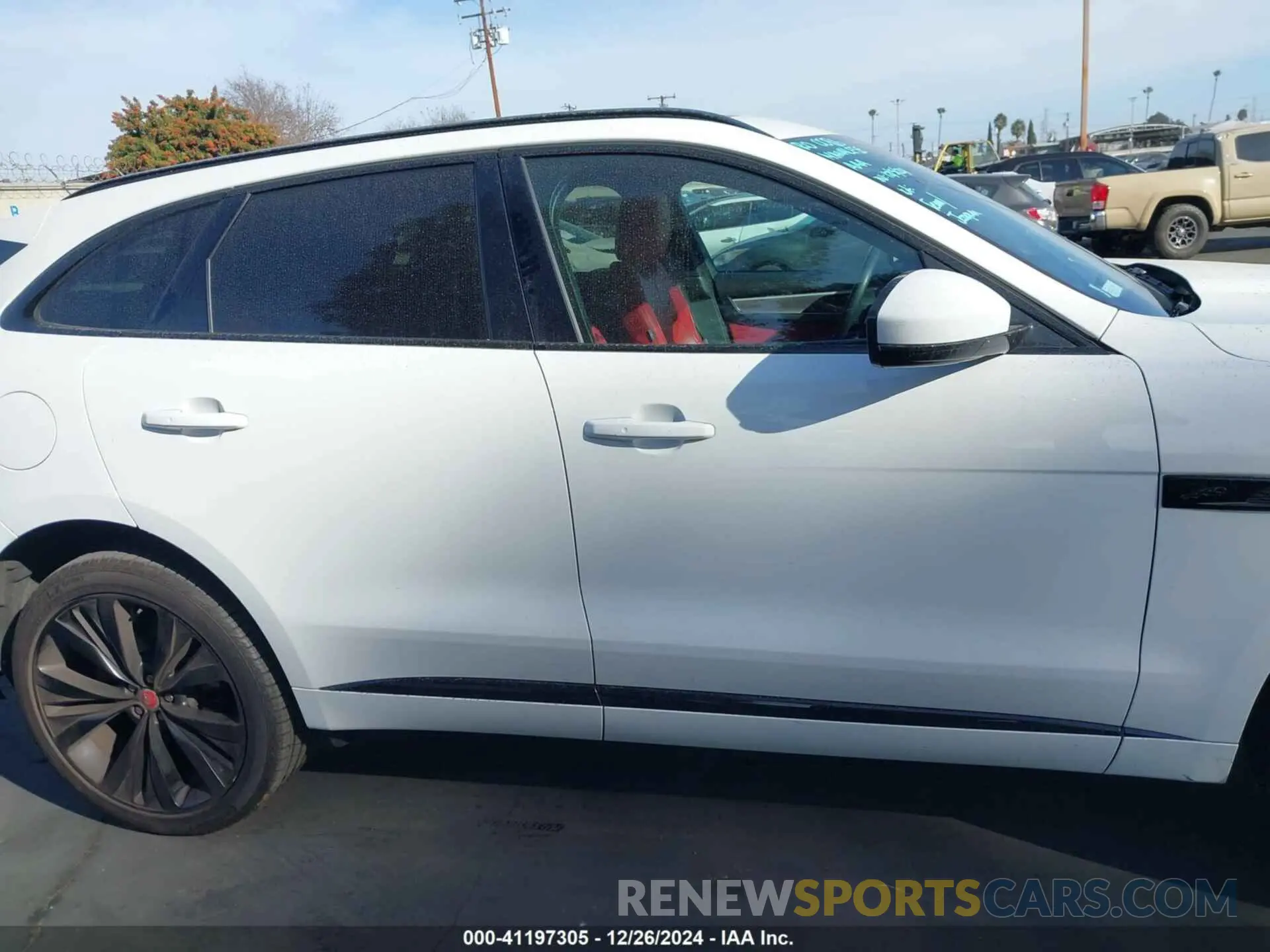 14 fotografías del automóvil dañado SADCT2FUXPA711966 JAGUAR F-PACE 2023