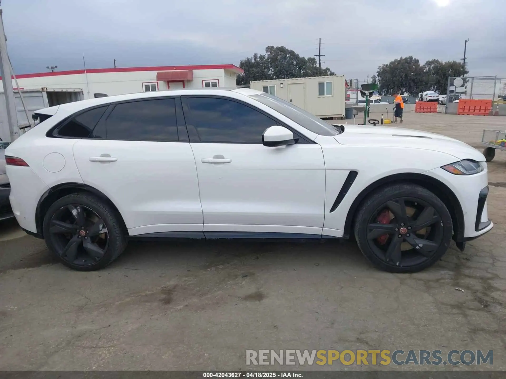 14 fotografías del automóvil dañado SADCZ2EE5PA704142 JAGUAR F-PACE 2023