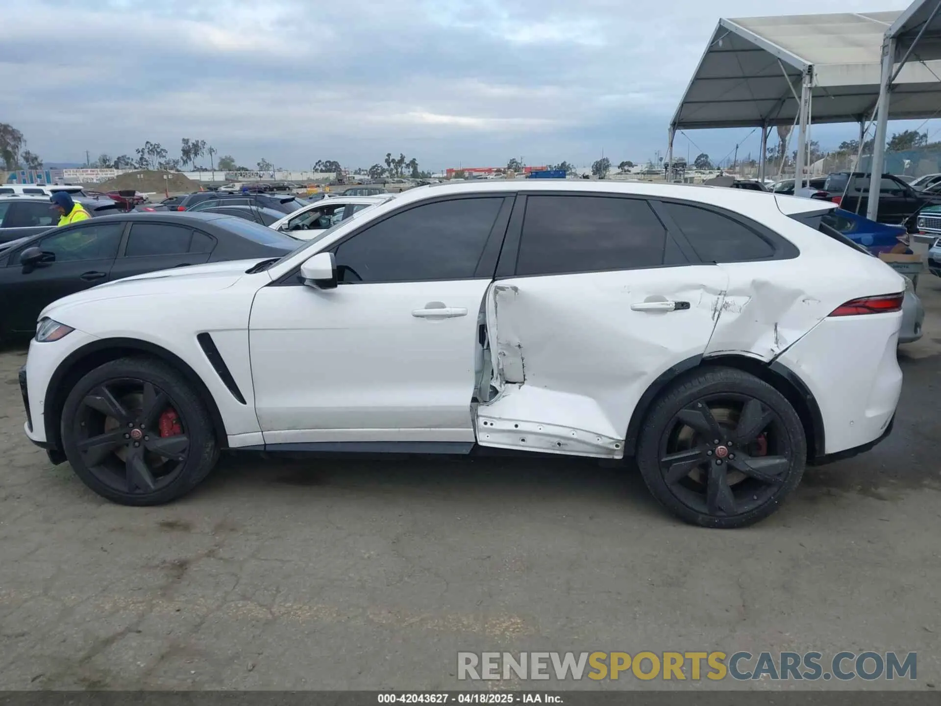 15 fotografías del automóvil dañado SADCZ2EE5PA704142 JAGUAR F-PACE 2023