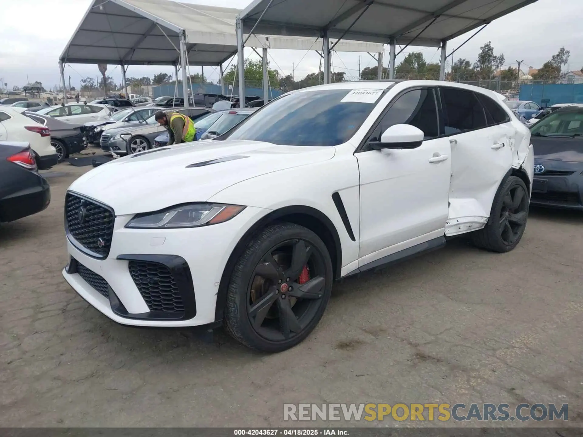 2 fotografías del automóvil dañado SADCZ2EE5PA704142 JAGUAR F-PACE 2023